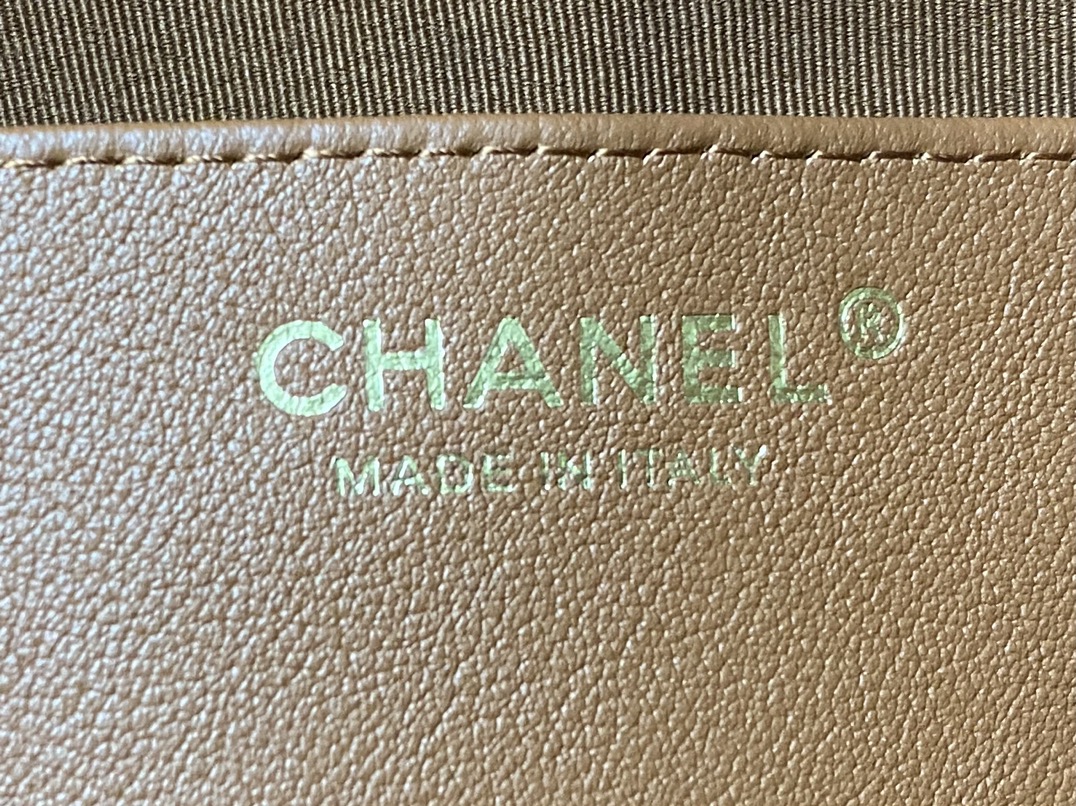 Chanel 专柜款经典手袋 8
