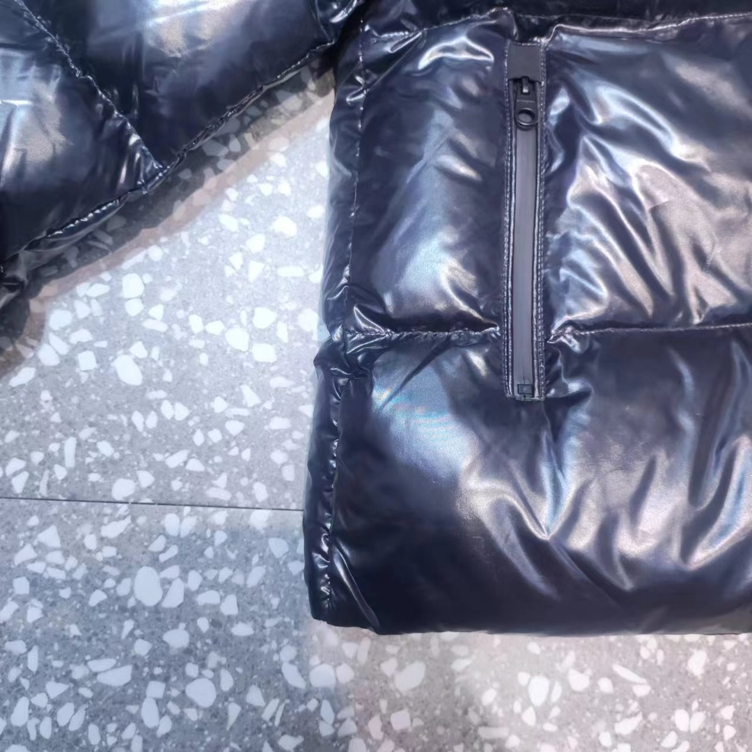 Guangzhou high-version Burberry women's detachable hood nylon down jacket. Sizes: S, M, L, XL. Colors: black, white.-Big cat