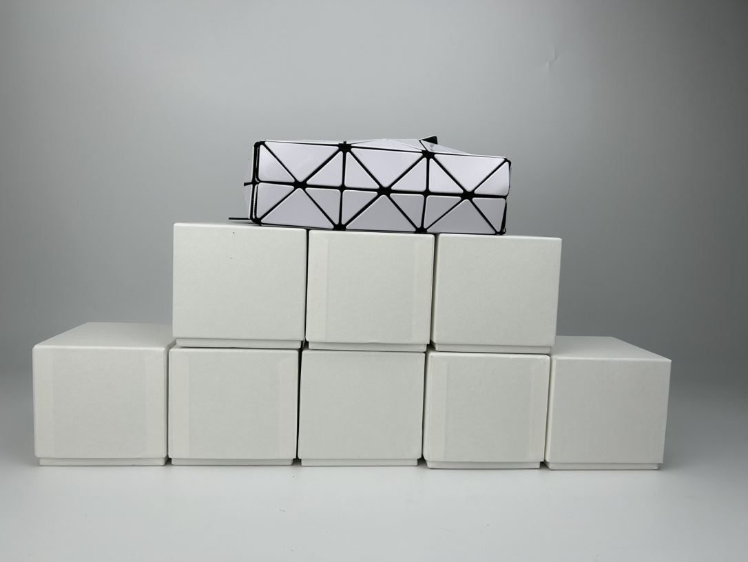 Issey Miyake 全新的三宅一生 CARAT系列
