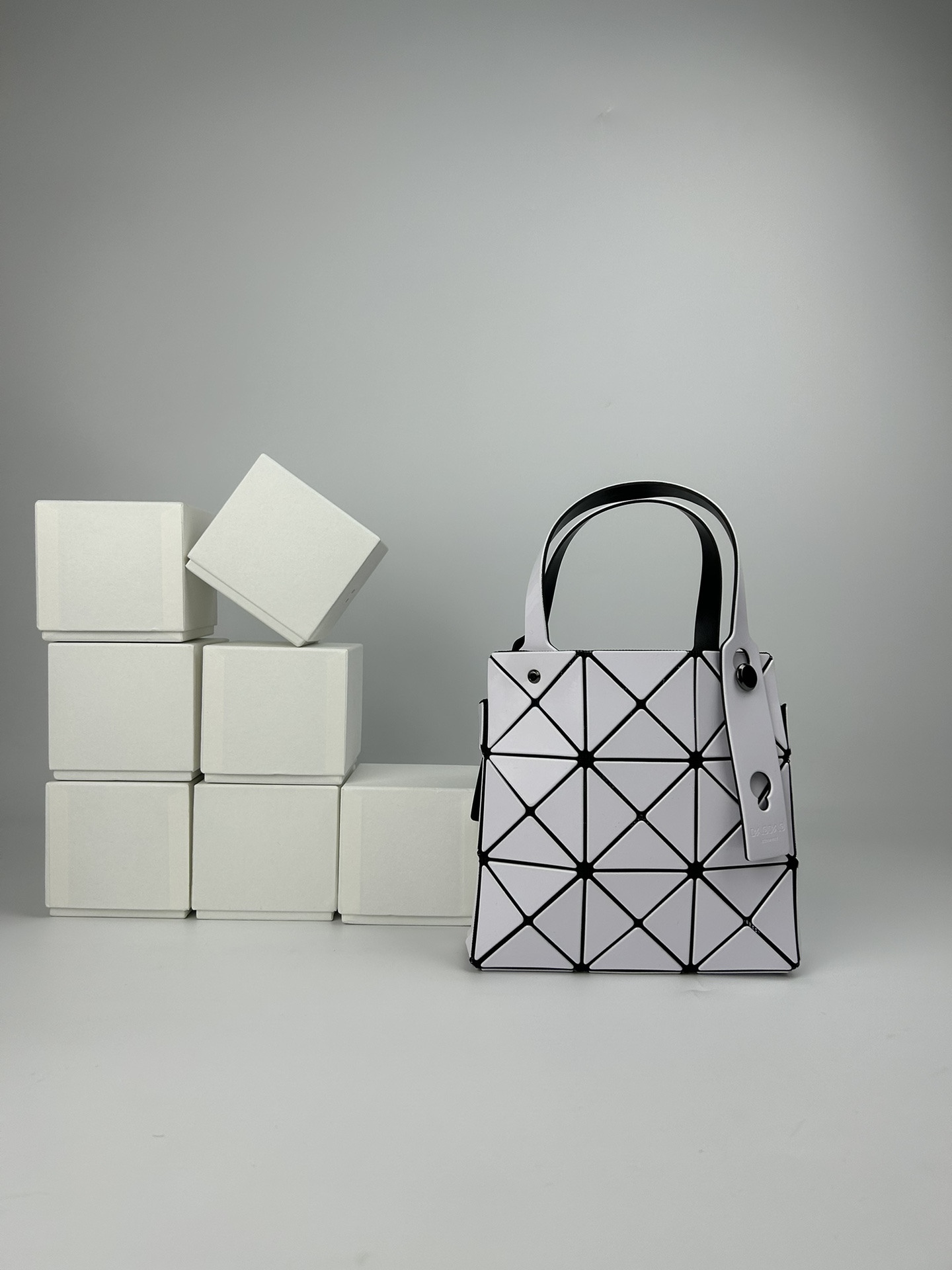 Issey Miyake 全新的三宅一生 CARAT系列