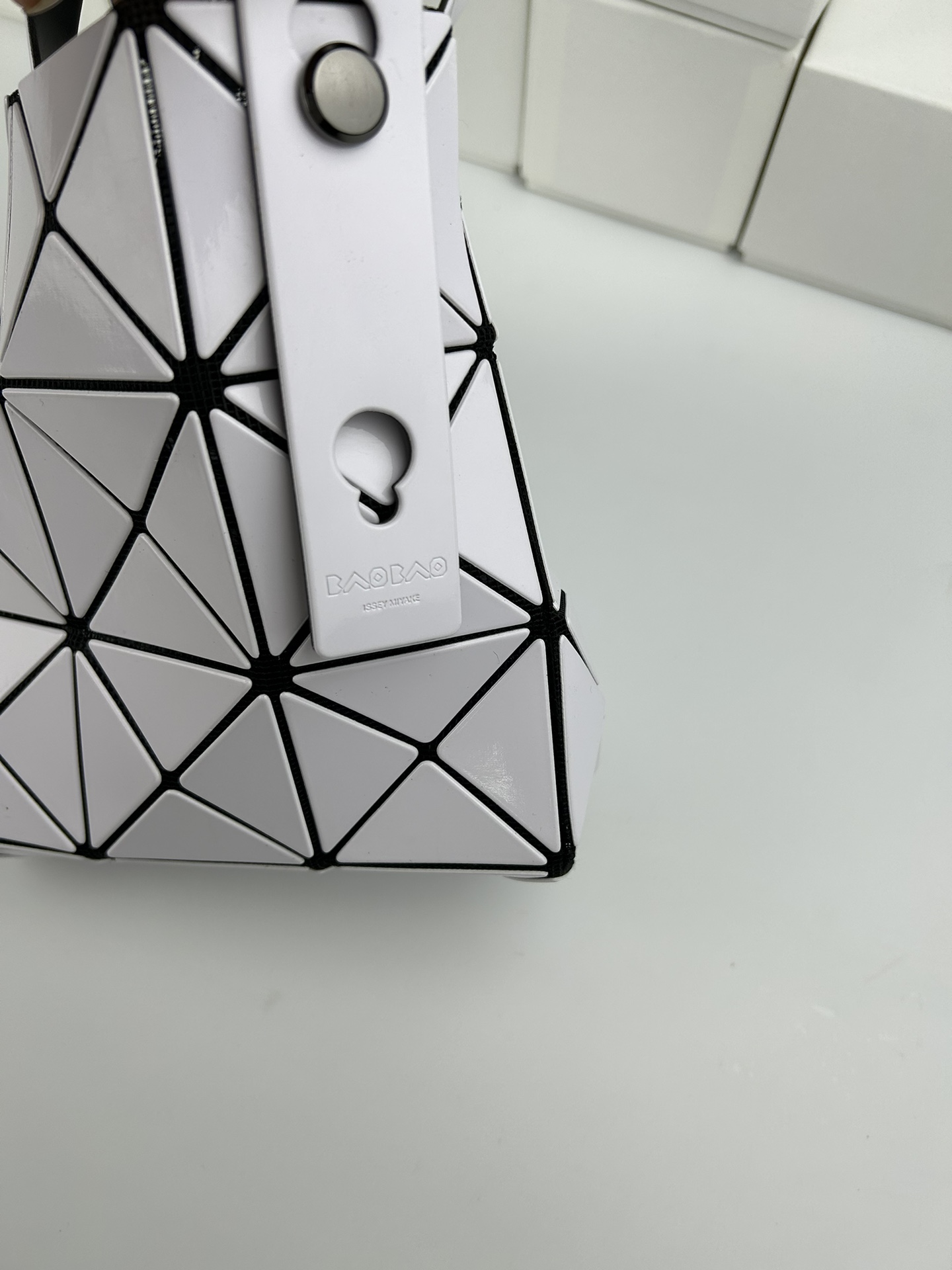 Issey Miyake 全新的三宅一生 CARAT系列
