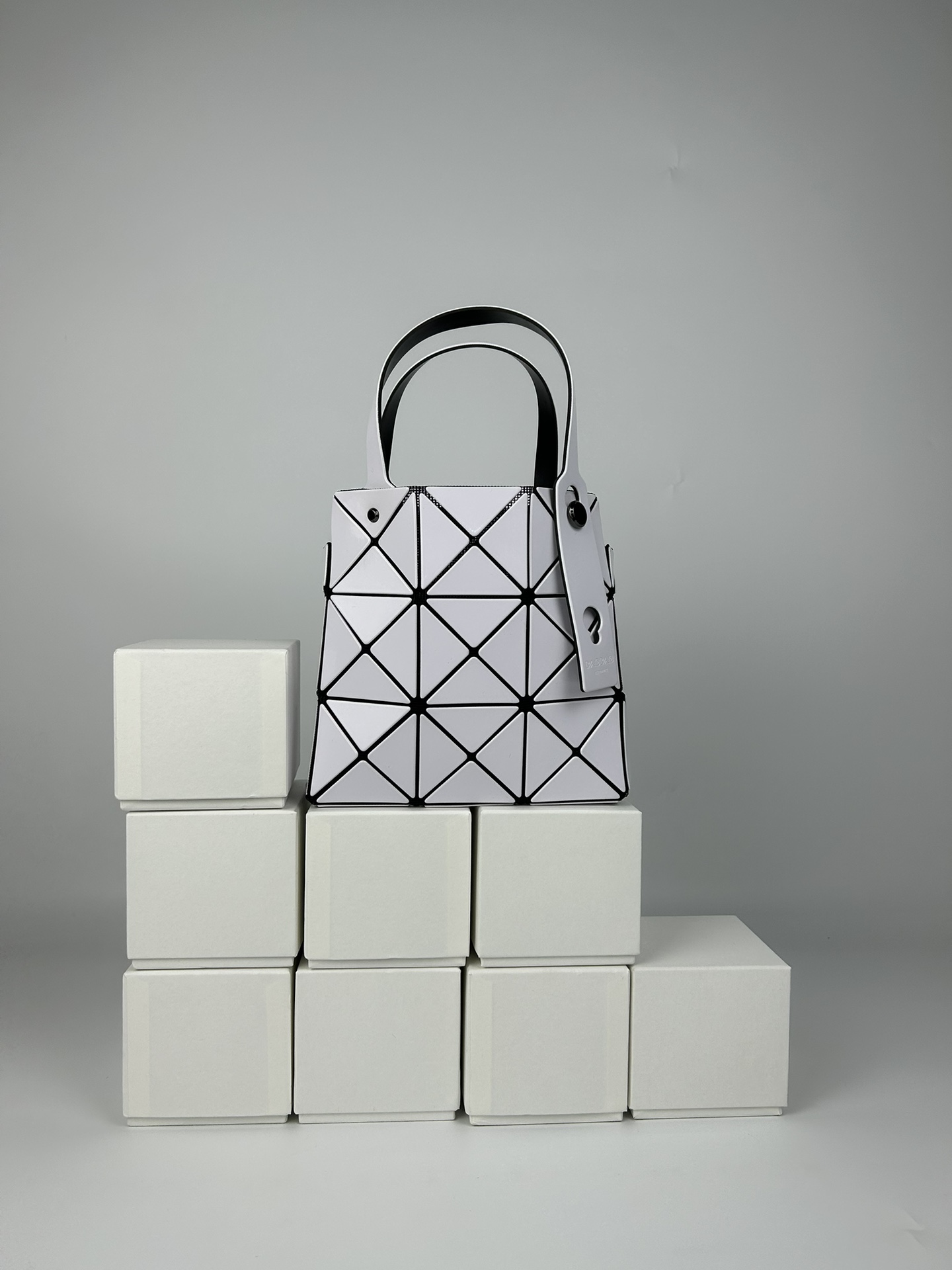 Issey Miyake 全新的三宅一生 CARAT系列
