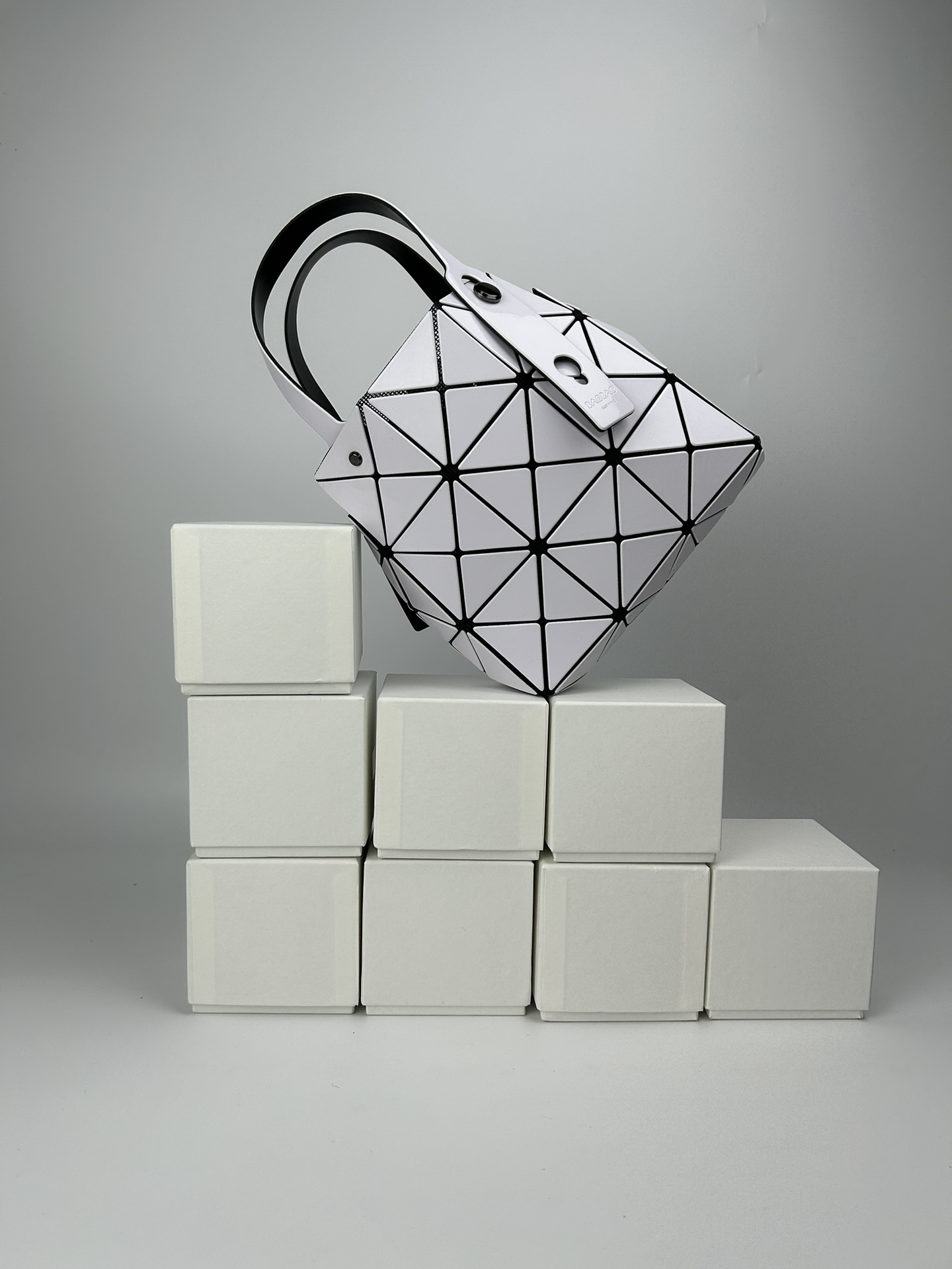 Issey Miyake 全新的三宅一生 CARAT系列