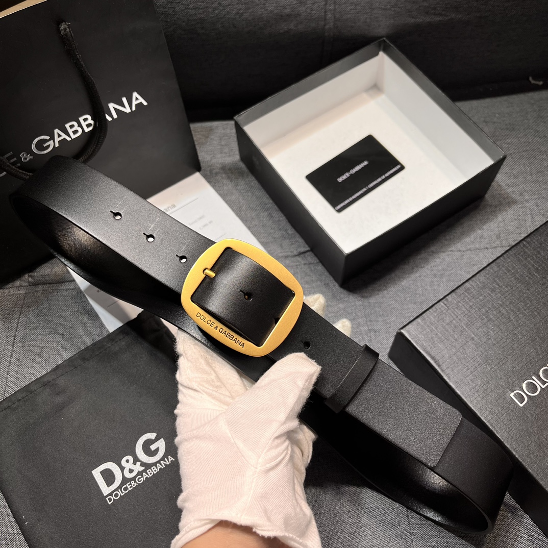    DG。宽.4.0cm  Dolce&Gabbana 新款 Re-Edition 时装秀是一次回归品