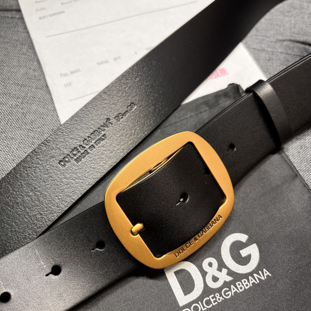    DG。宽.4.0cm  Dolce&Gabbana 新款 Re-Edition 时装秀是一次回归品