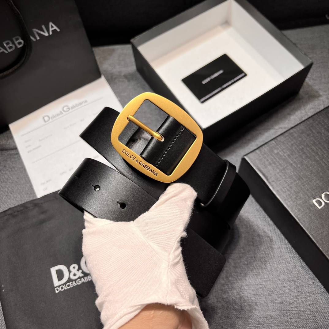    DG。宽.4.0cm  Dolce&Gabbana 新款 Re-Edition 时装秀是一次回归品