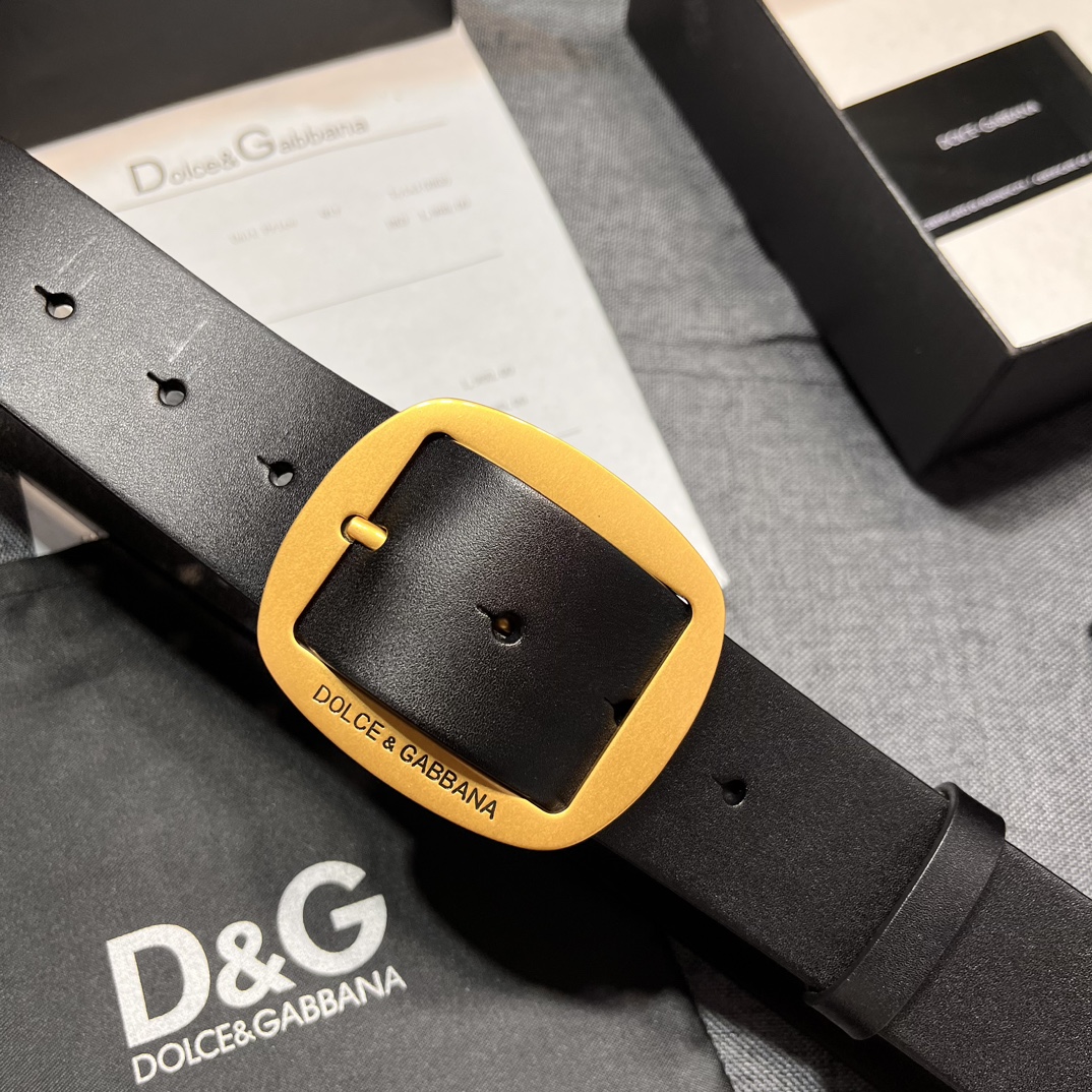    DG。宽.4.0cm  Dolce&Gabbana 新款 Re-Edition 时装秀是一次回归品