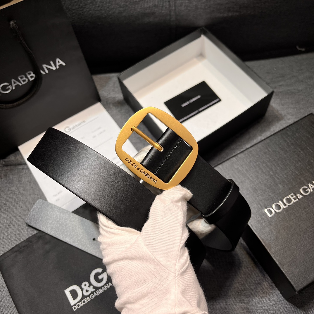    DG。宽.4.0cm  Dolce&Gabbana 新款 Re-Edition 时装秀是一次回归品