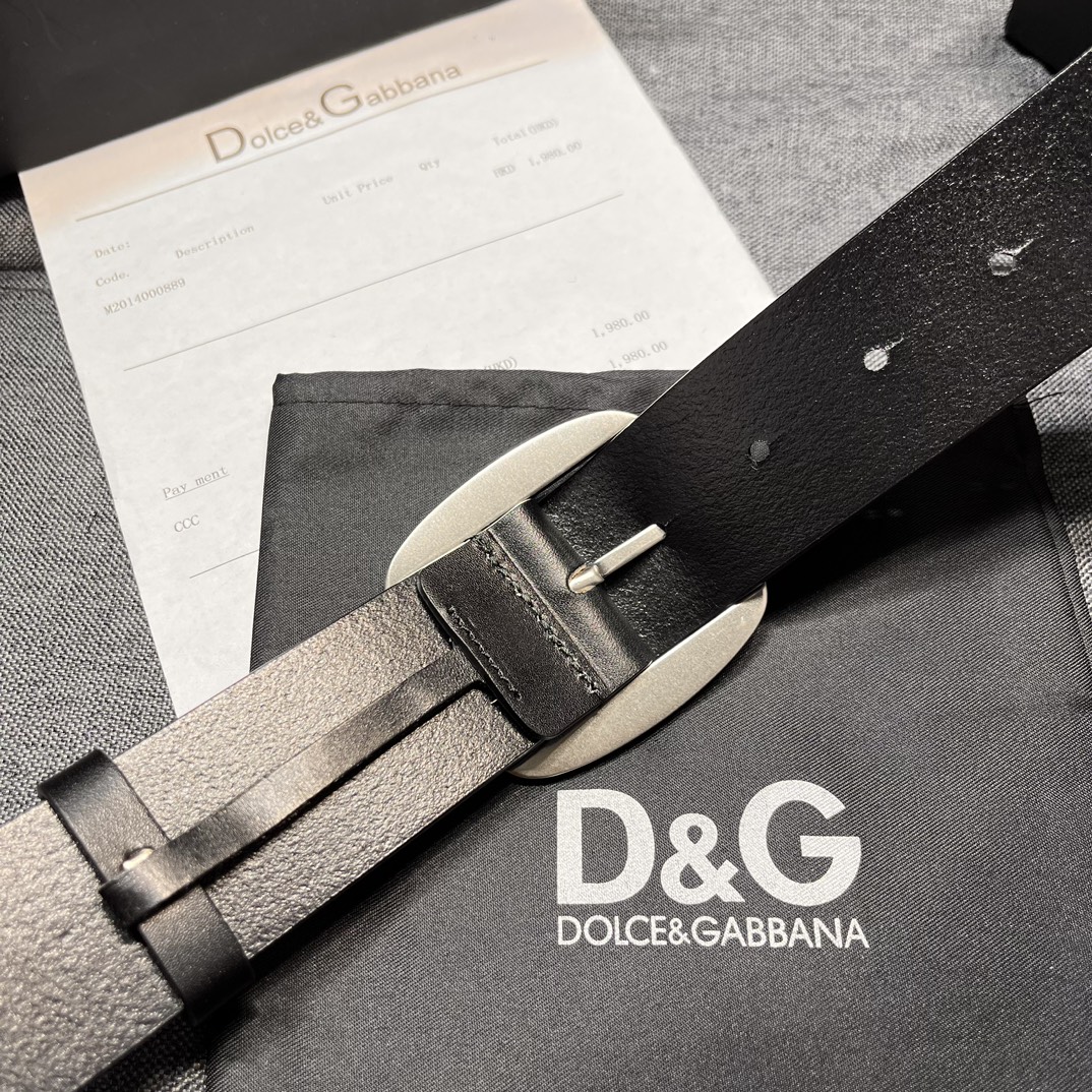    DG。宽.4.0cm  Dolce&Gabbana 新款 Re-Edition 时装秀是一次回归品