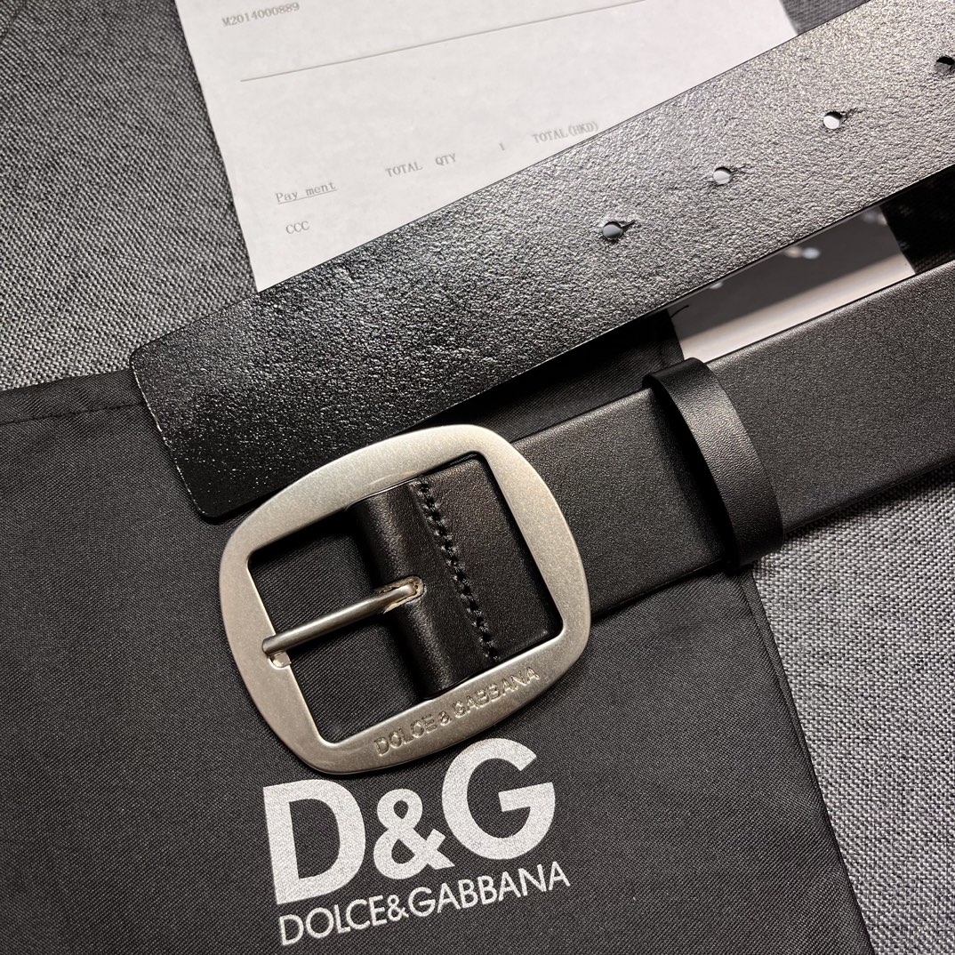    DG。宽.4.0cm  Dolce&Gabbana 新款 Re-Edition 时装秀是一次回归品