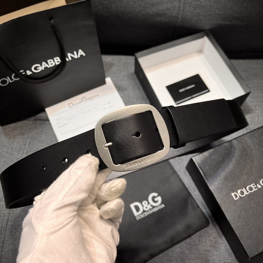    DG。宽.4.0cm  Dolce&Gabbana 新款 Re-Edition 时装秀是一次回归品