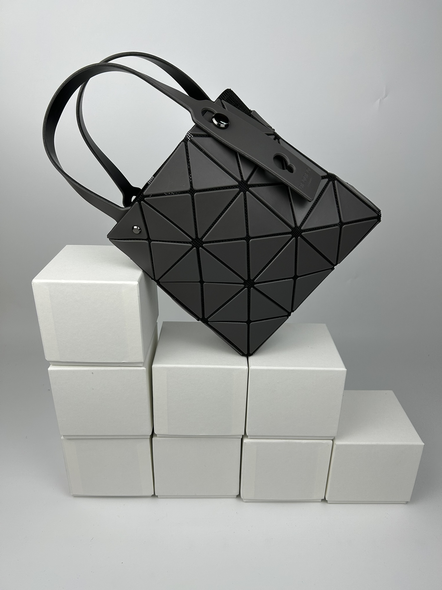 Issey Miyake ～全新的三宅一生 CARAT系列
