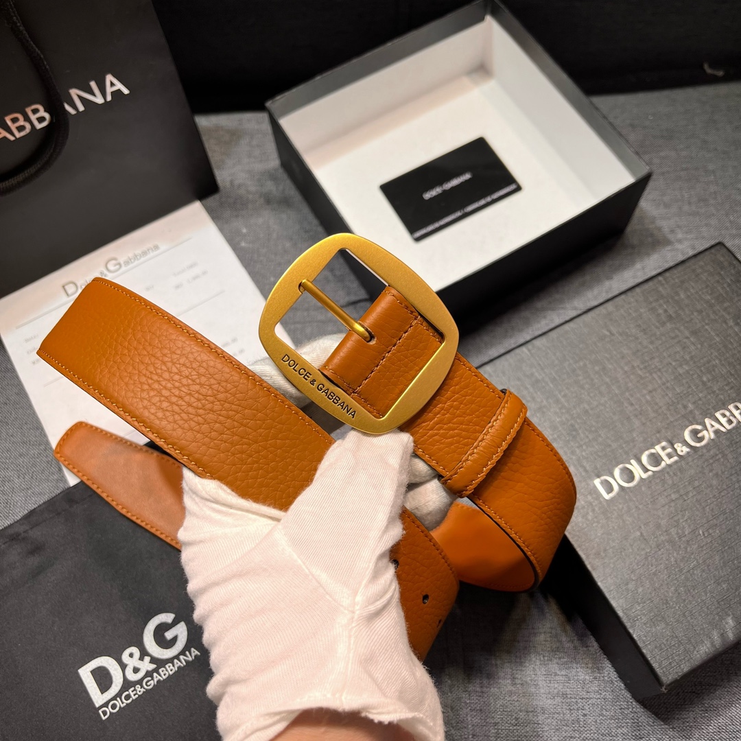    DG。宽.4.0cm  Dolce&Gabbana 新款 Re-Edition 时装秀是一次回归品