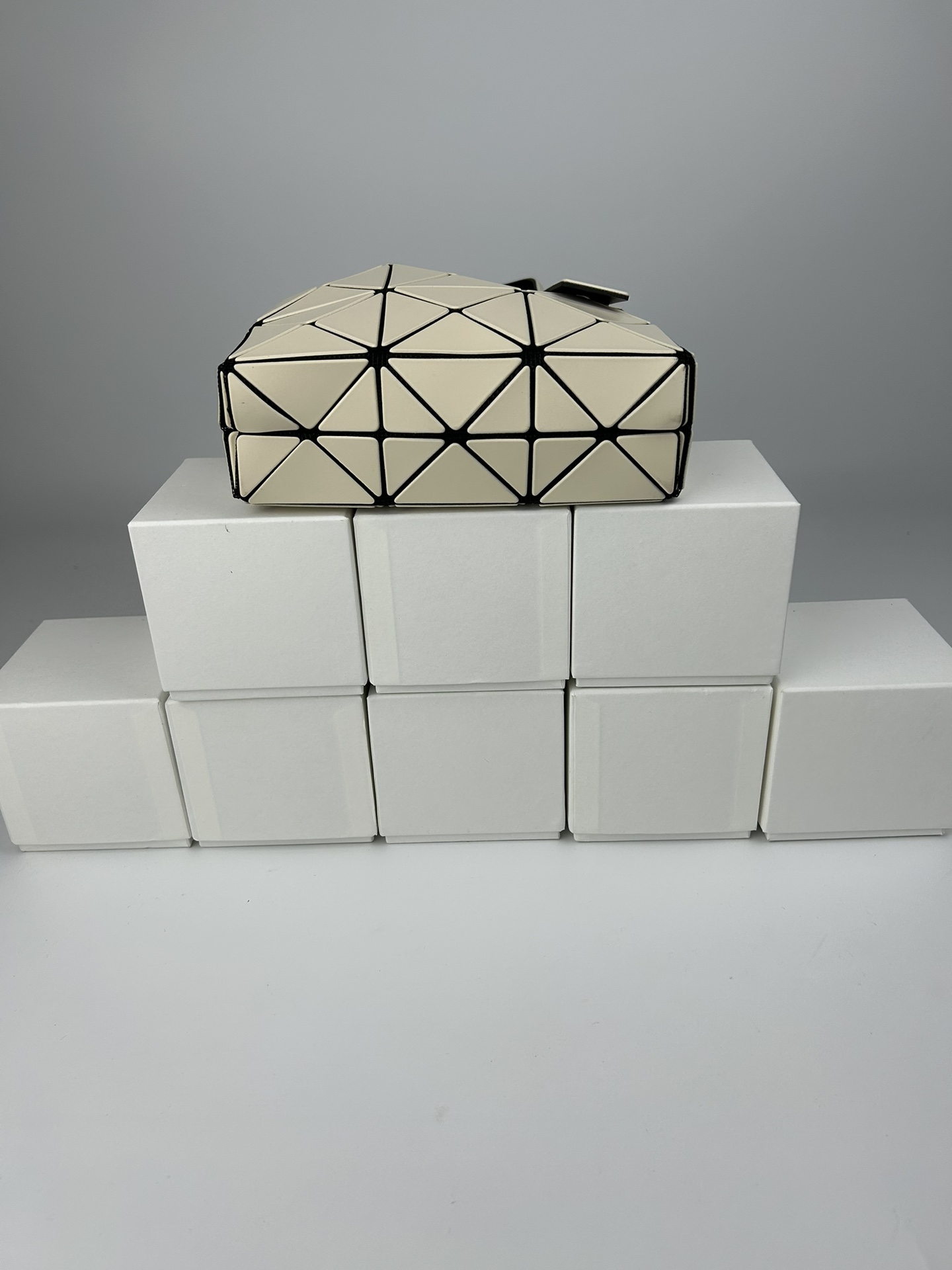 Issey Miyake 全新的三宅一生 CARAT系列