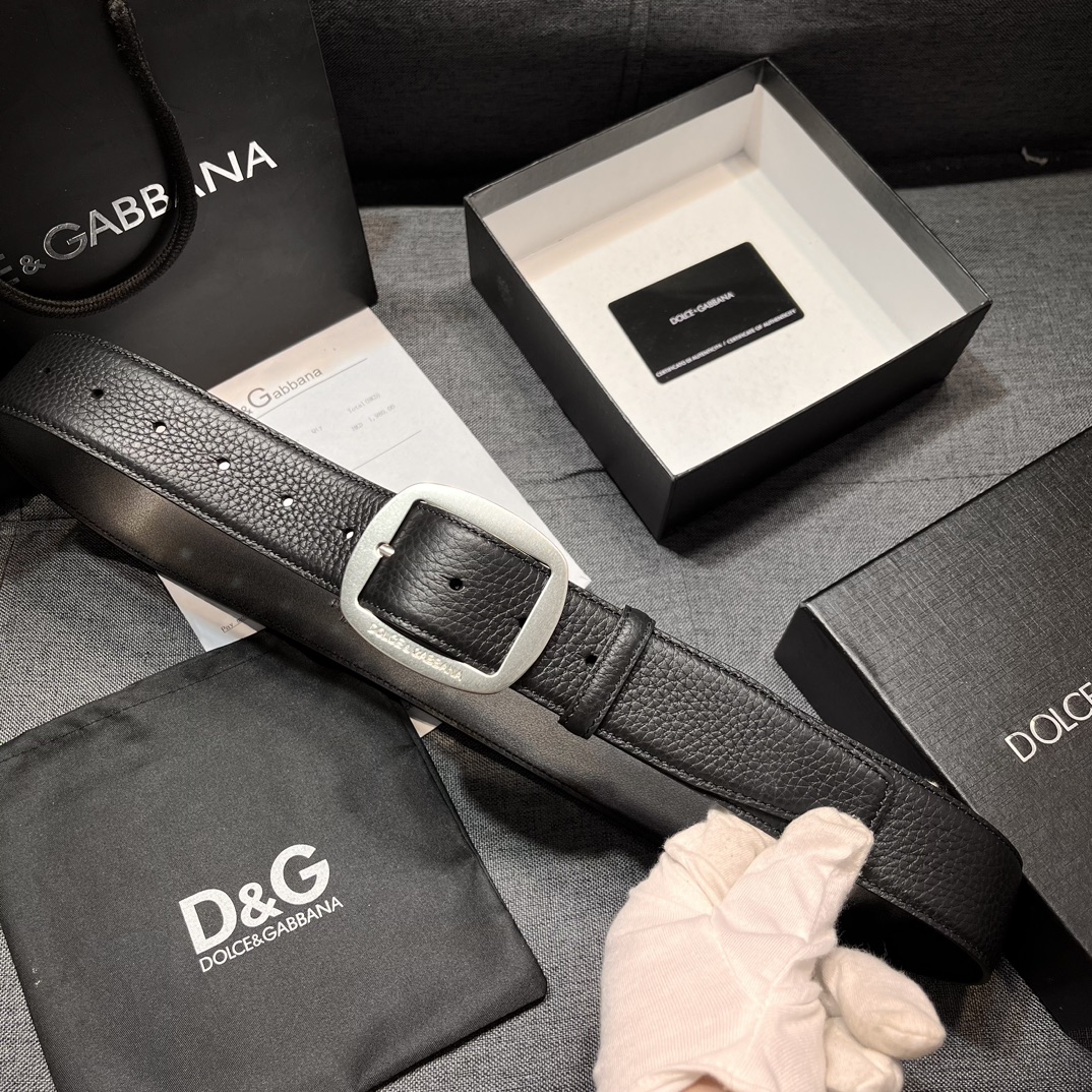    DG。宽.4.0cm  Dolce&Gabbana 新款 Re-Edition 时装秀是一次回归品