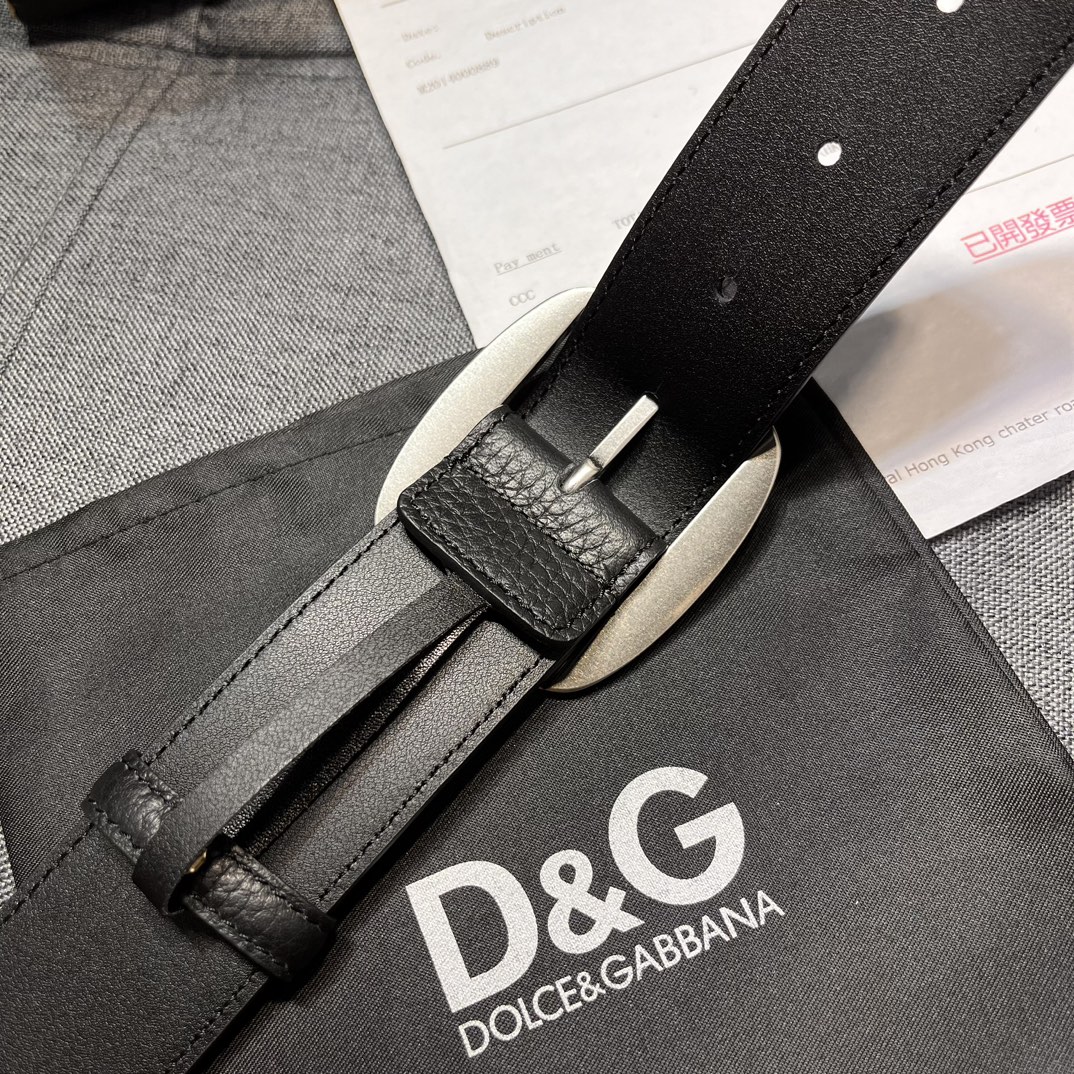    DG。宽.4.0cm  Dolce&Gabbana 新款 Re-Edition 时装秀是一次回归品