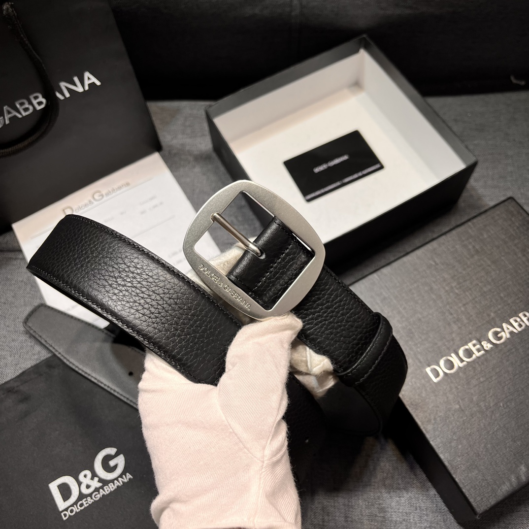    DG。宽.4.0cm  Dolce&Gabbana 新款 Re-Edition 时装秀是一次回归品