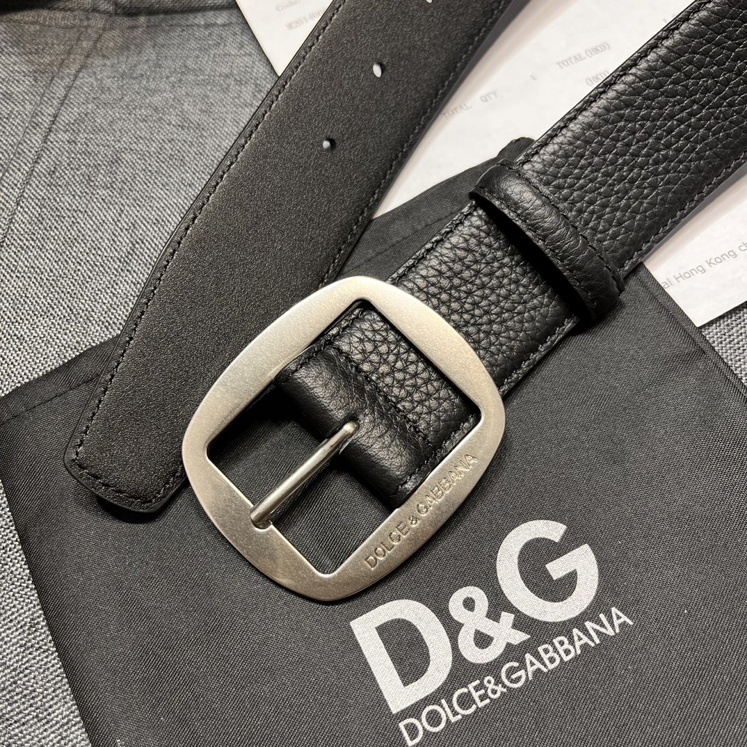   DG。宽.4.0cm  Dolce&Gabbana 新款 Re-Edition 时装秀是一次回归品