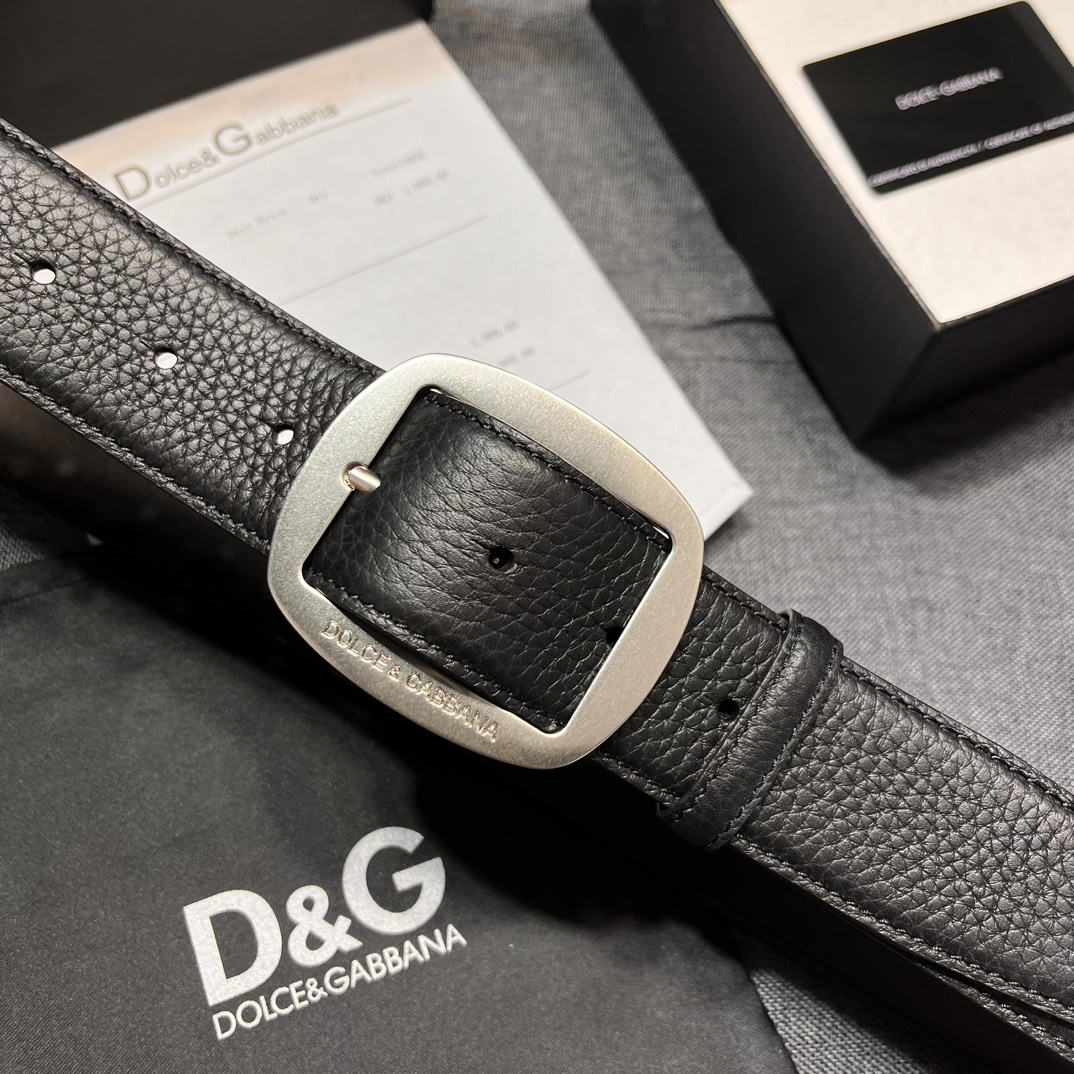    DG。宽.4.0cm  Dolce&Gabbana 新款 Re-Edition 时装秀是一次回归品