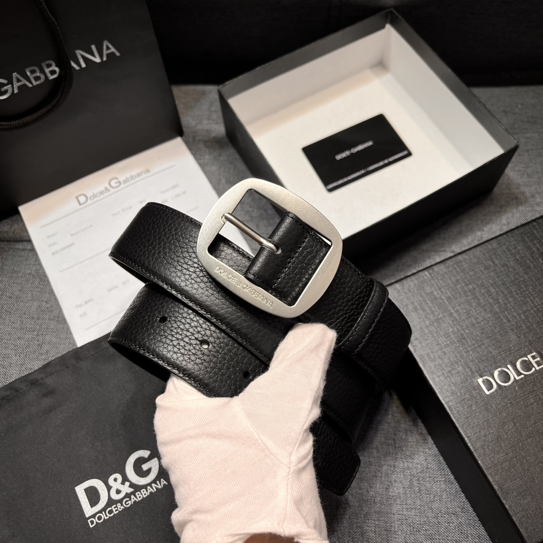    DG。宽.4.0cm  Dolce&Gabbana 新款 Re-Edition 时装秀是一次回归品