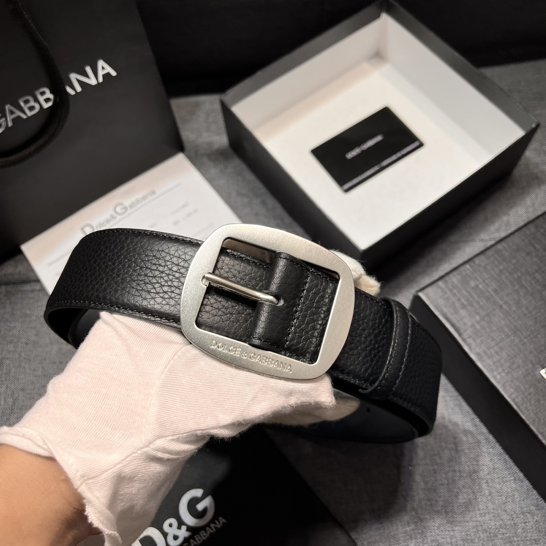    DG。宽.4.0cm  Dolce&Gabbana 新款 Re-Edition 时装秀是一次回归品