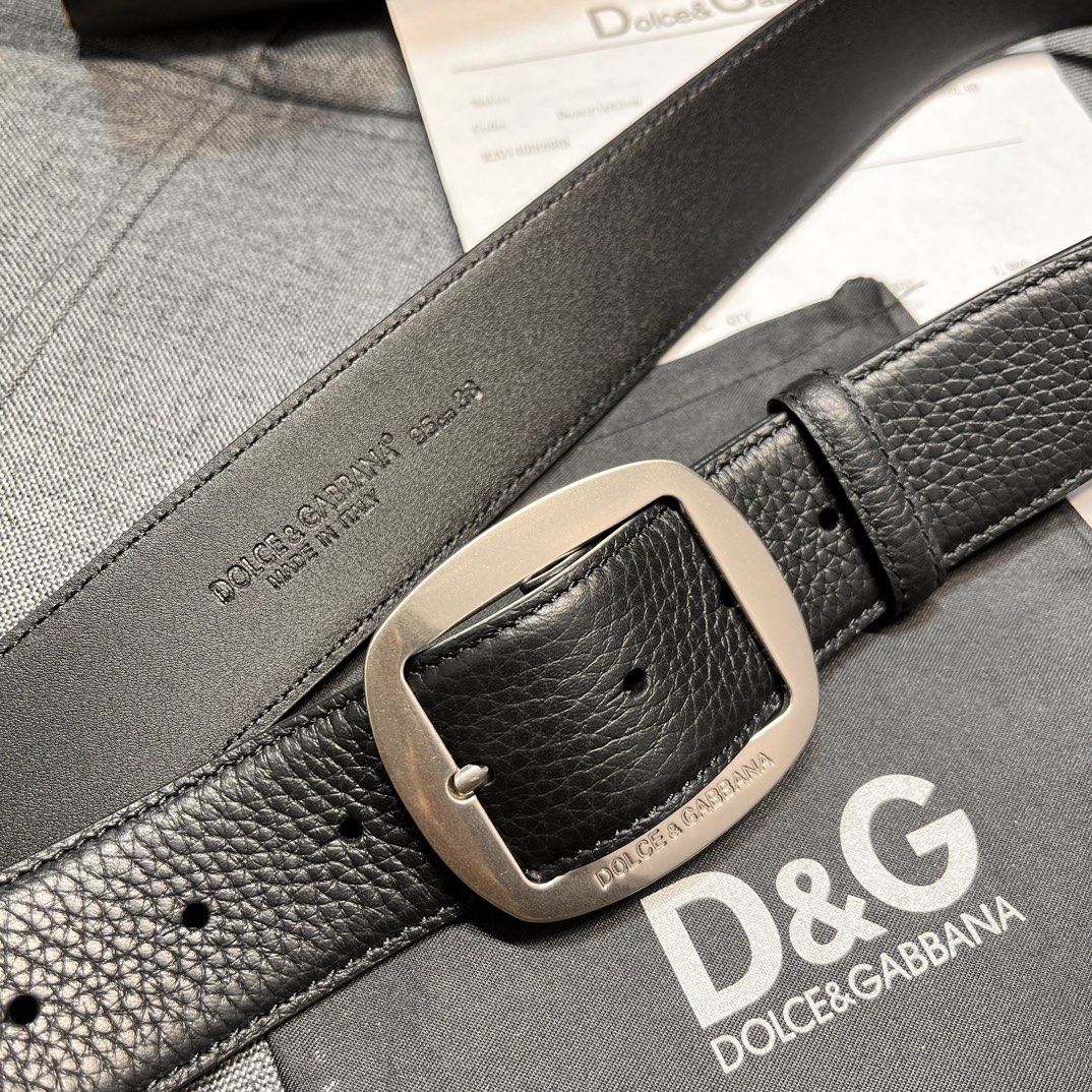    DG。宽.4.0cm  Dolce&Gabbana 新款 Re-Edition 时装秀是一次回归品