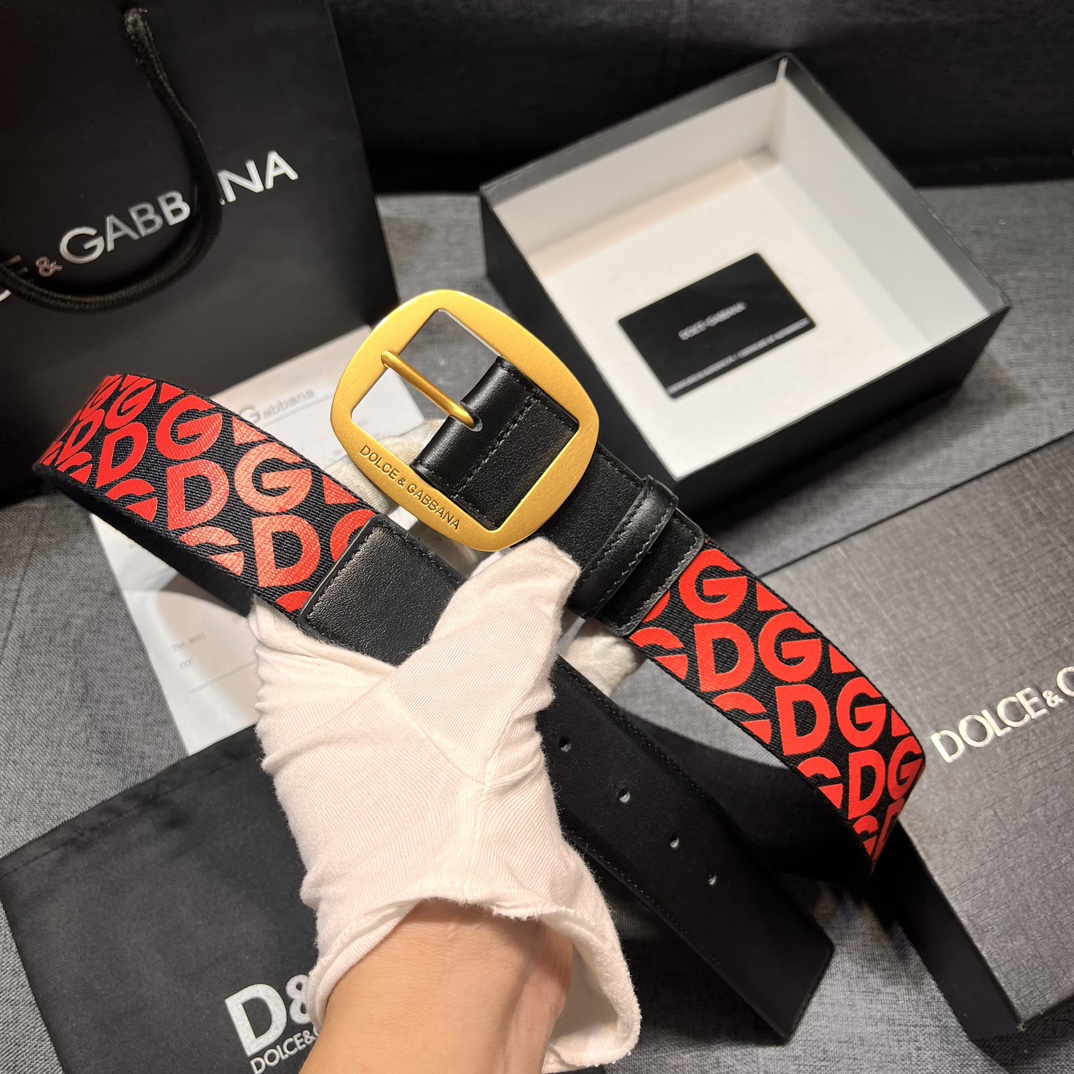     DG。宽.4.0cm  Dolce&Gabbana 新款 Re-Edition 时装秀是一次回归