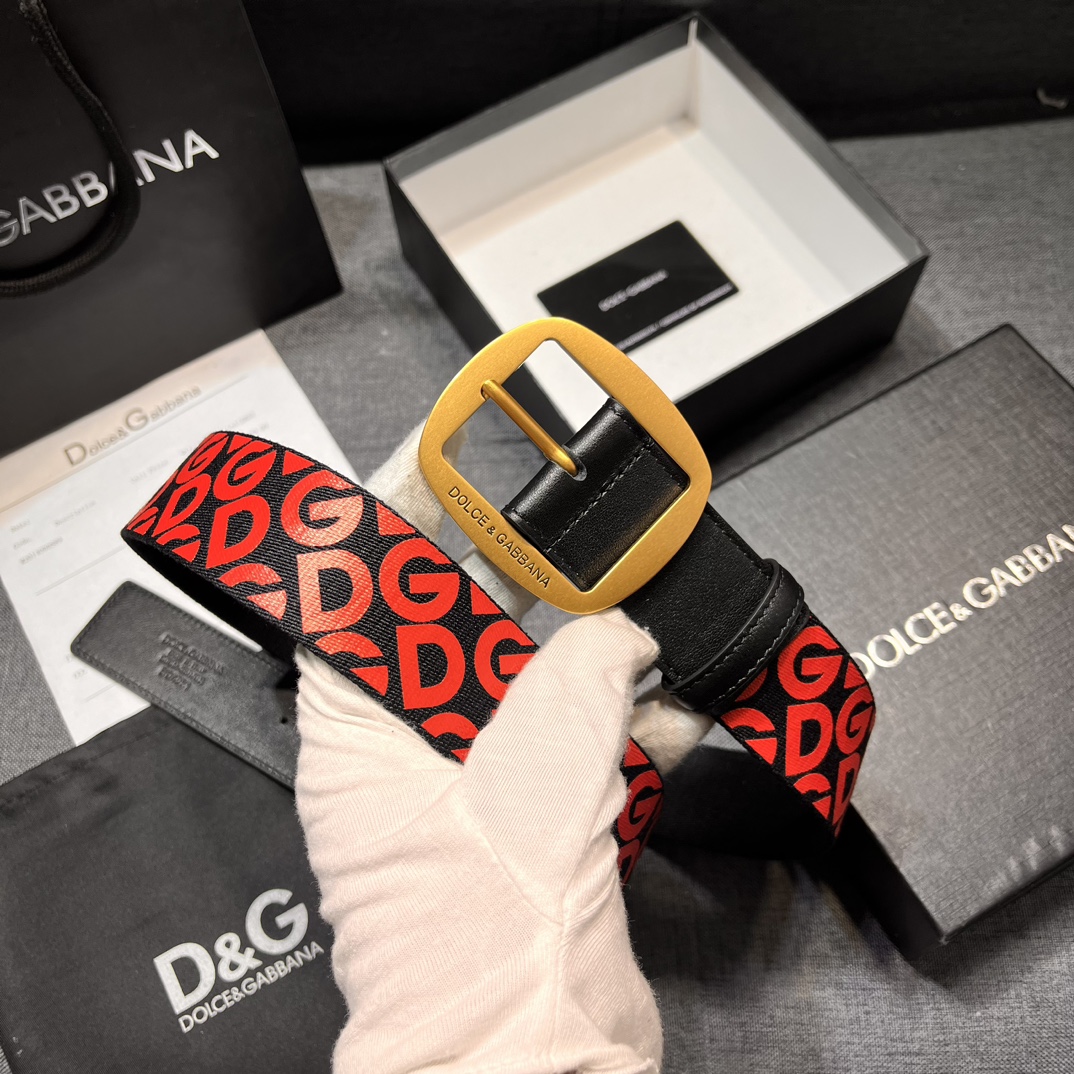    DG。宽.4.0cm  Dolce&Gabbana 新款 Re-Edition 时装秀是一次回归