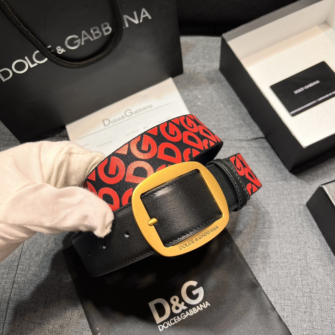     DG。宽.4.0cm  Dolce&Gabbana 新款 Re-Edition 时装秀是一次回归