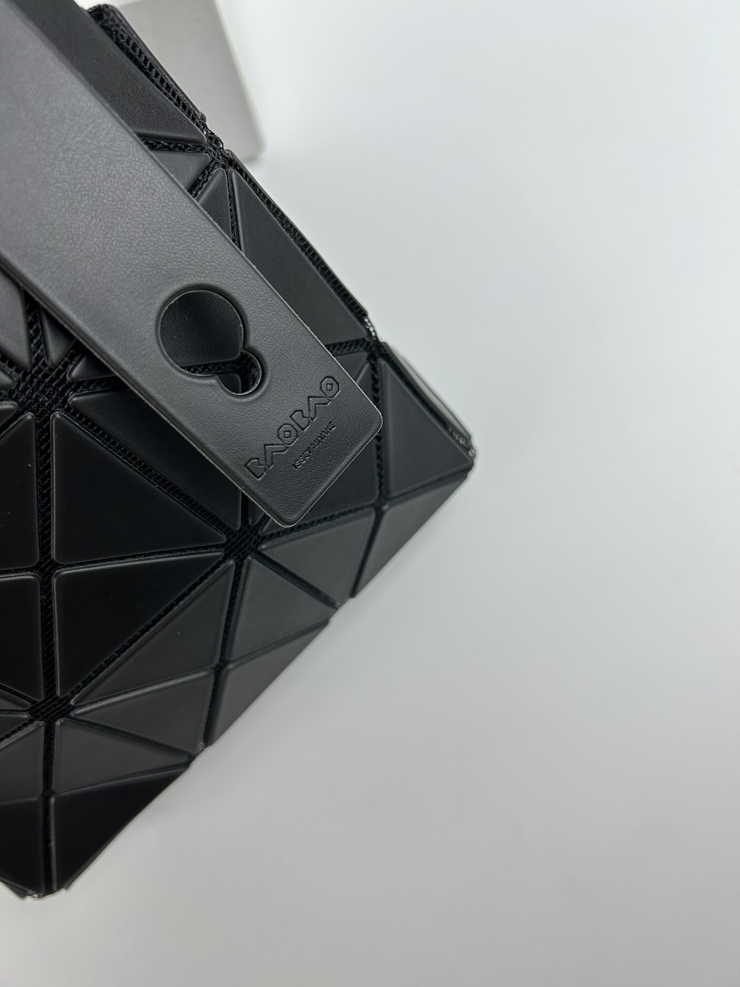 Issey Miyake 全新的三宅一生 CARAT系列