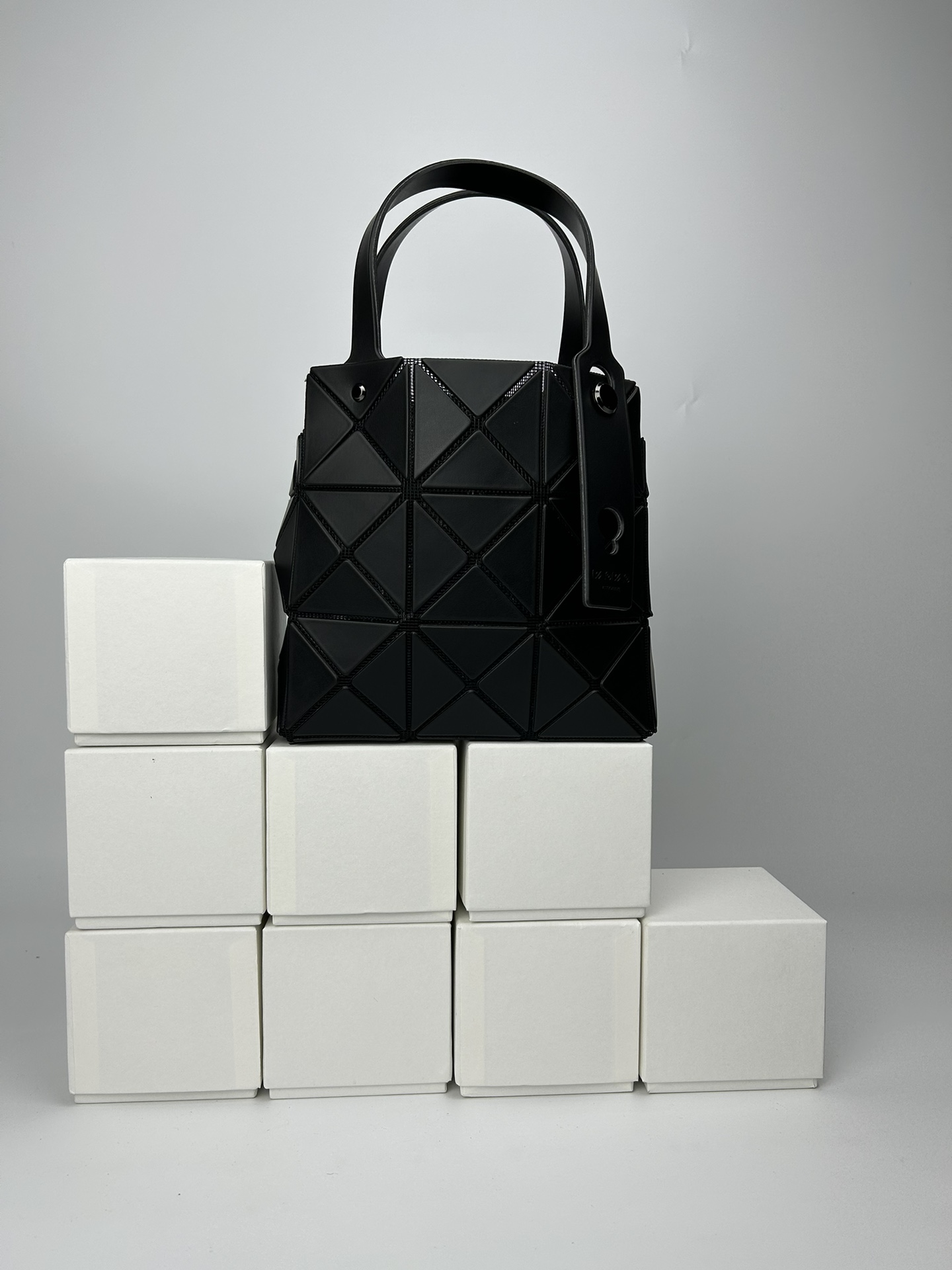 Issey Miyake 全新的三宅一生 CARAT系列
