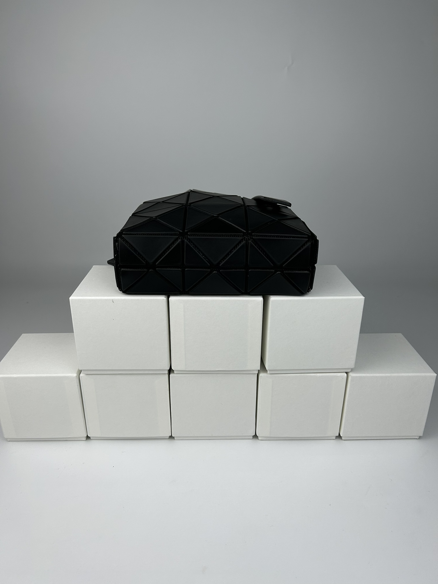 Issey Miyake 全新的三宅一生 CARAT系列