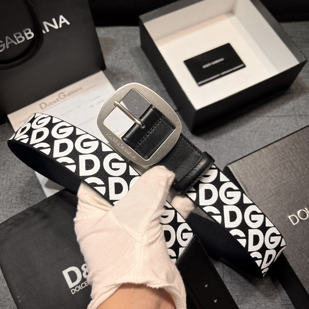     DG。宽.4.0cm  Dolce&Gabbana 新款 Re-Edition 时装秀是一次回归