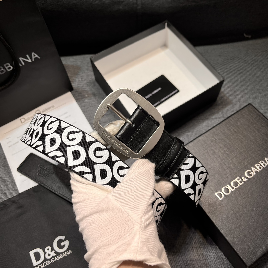     DG。宽.4.0cm  Dolce&Gabbana 新款 Re-Edition 时装秀是一次回归