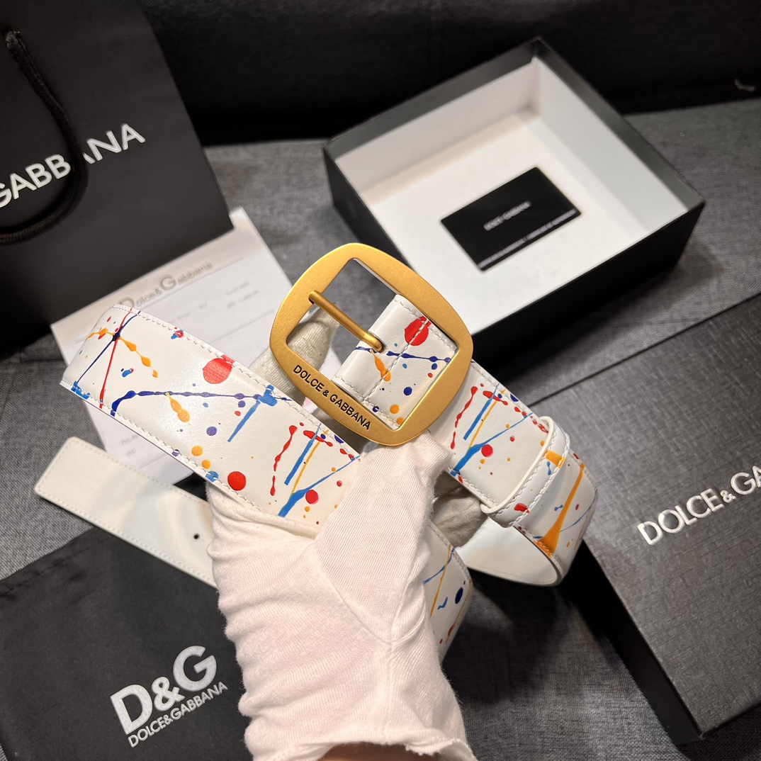   DG。宽.4.0cm  Dolce&Gabbana 新款 Re-Edition 时装秀是一次回归品牌