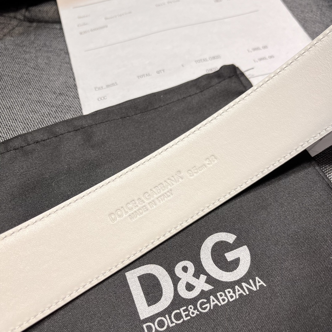   DG。宽.4.0cm  Dolce&Gabbana 新款 Re-Edition 时装秀是一次回归品牌