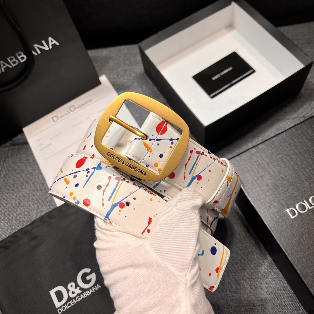   DG。宽.4.0cm  Dolce&Gabbana 新款 Re-Edition 时装秀是一次回归品牌