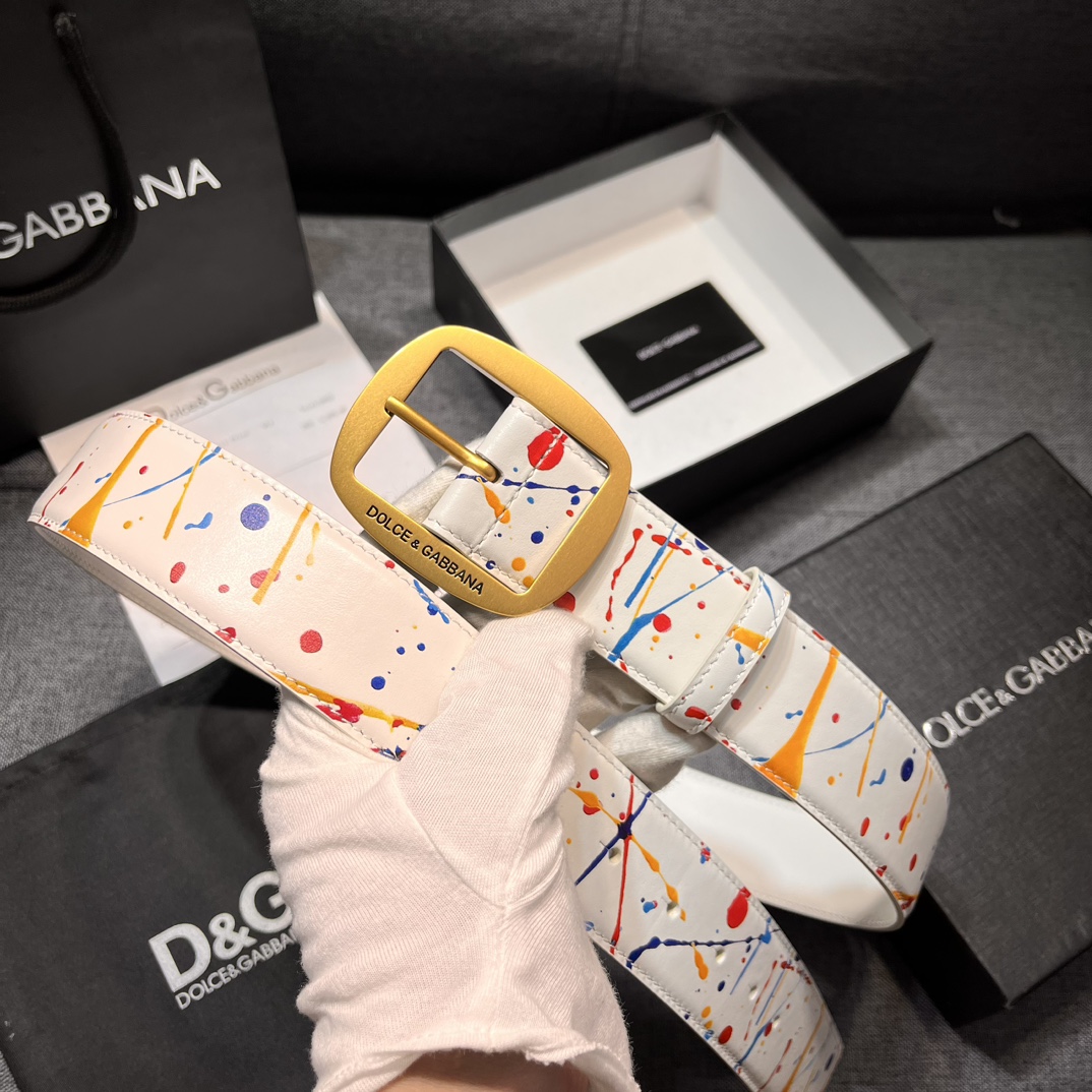   DG。宽.4.0cm  Dolce&Gabbana 新款 Re-Edition 时装秀是一次回归品牌