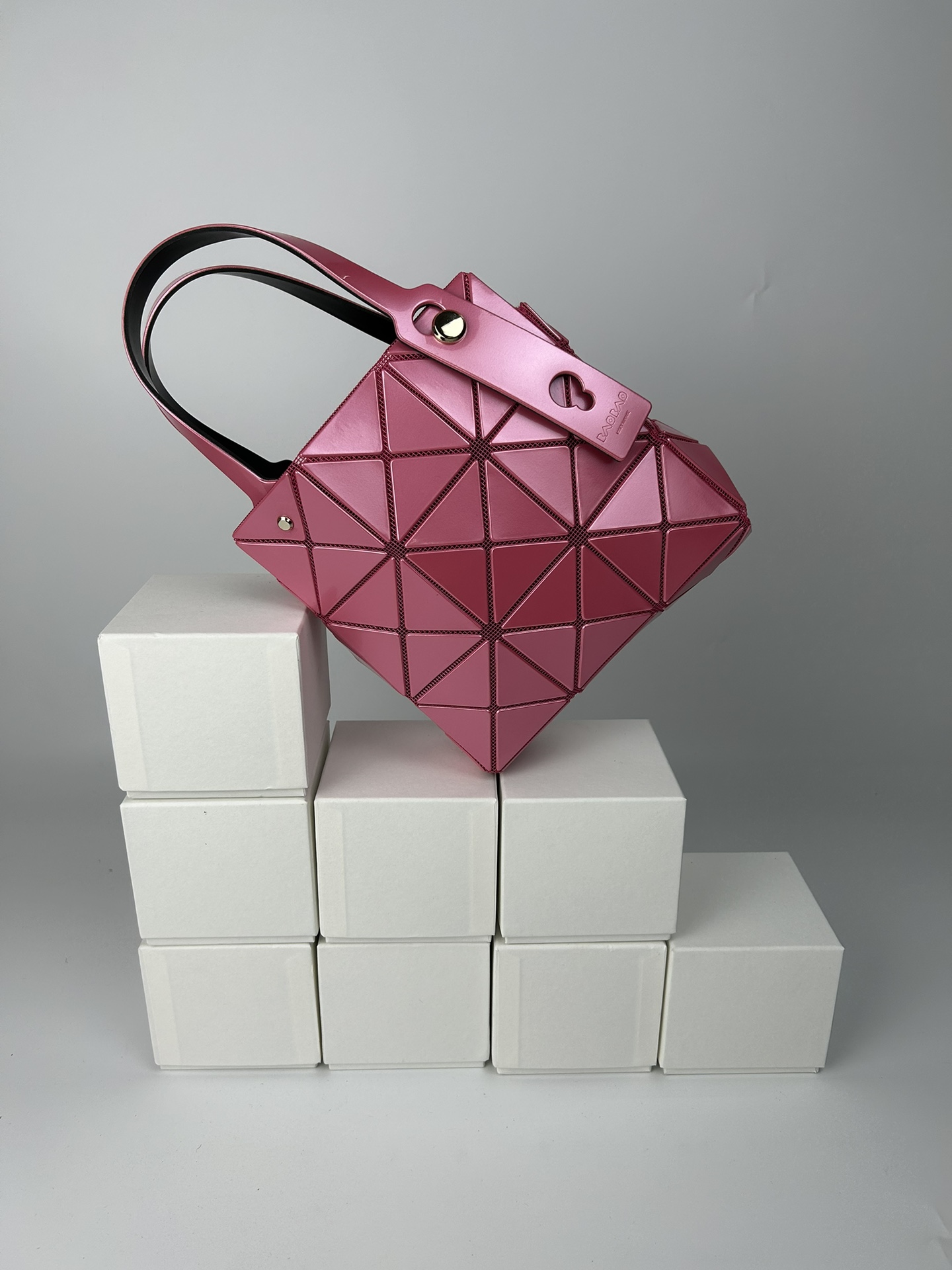 Issey Miyake 全新的三宅一生 CARAT系列