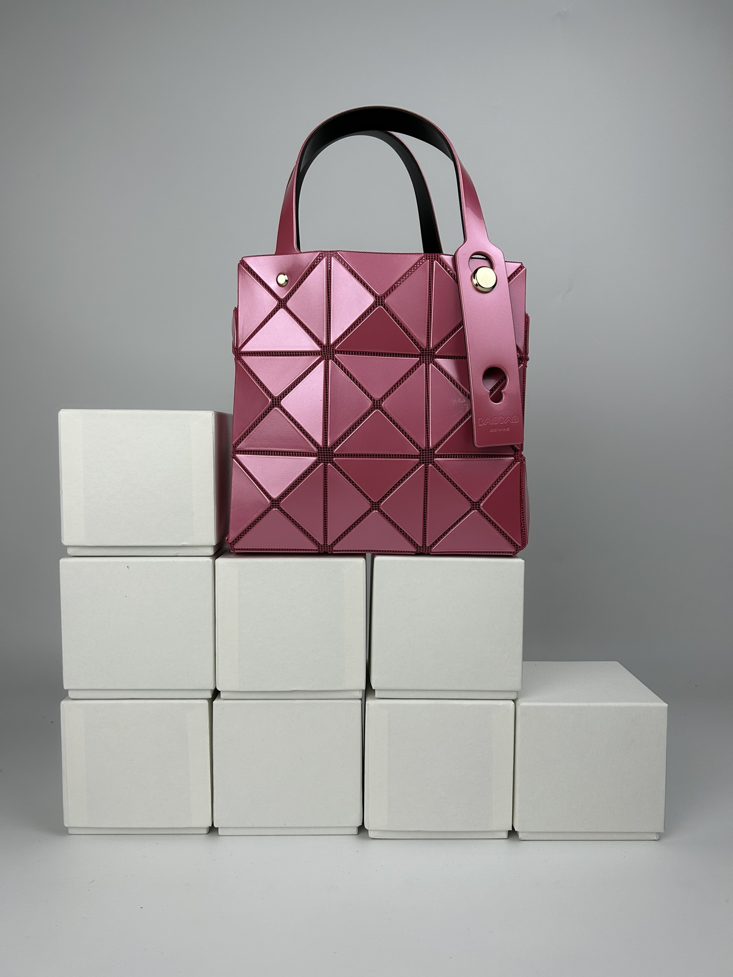 Issey Miyake 全新的三宅一生 CARAT系列