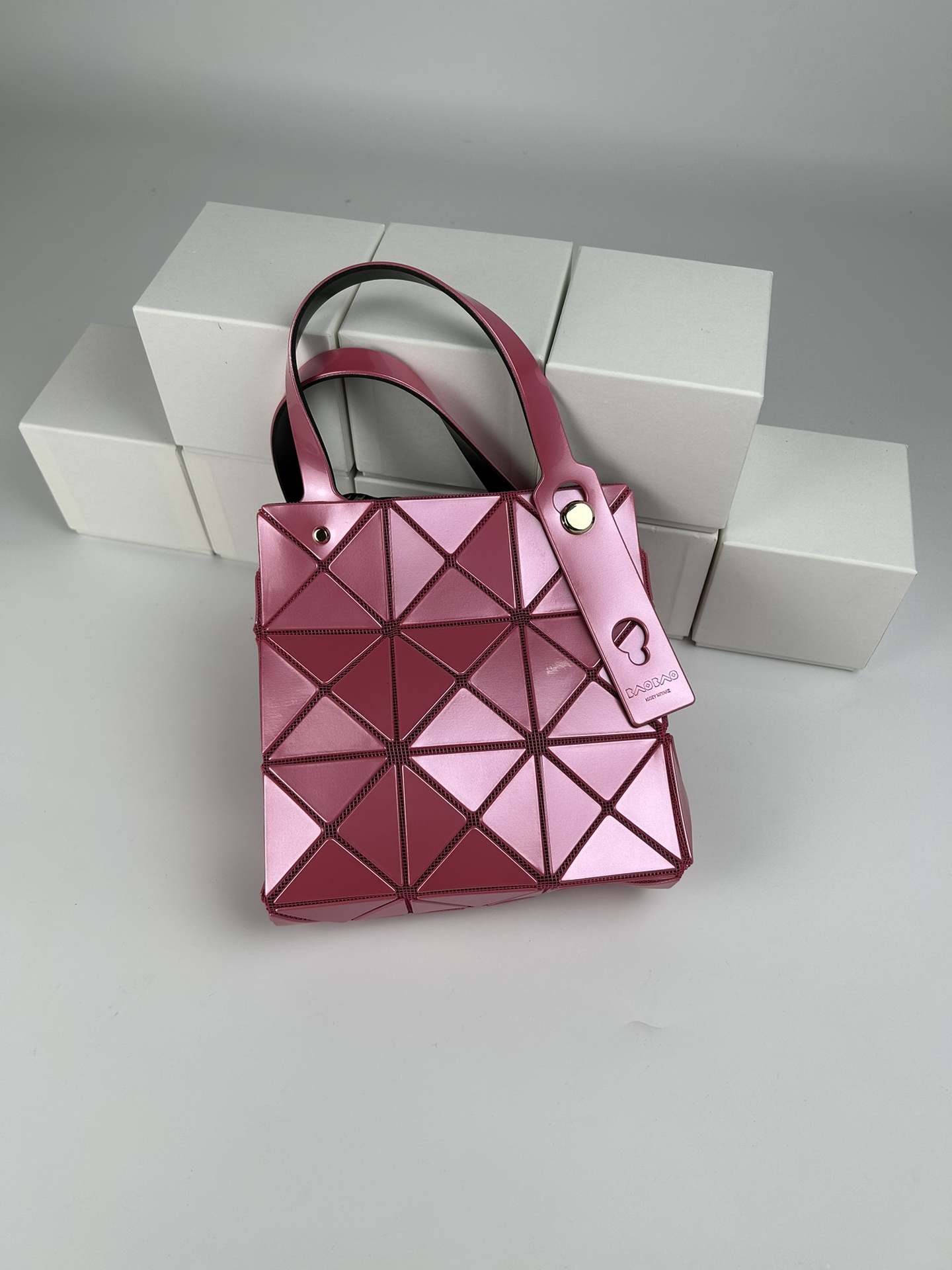 Issey Miyake 全新的三宅一生 CARAT系列