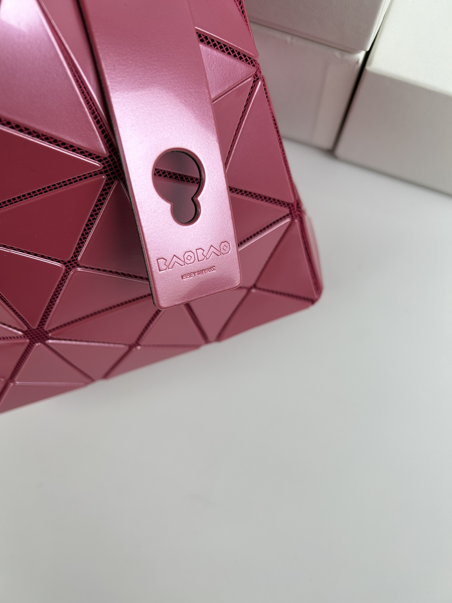 Issey Miyake 全新的三宅一生 CARAT系列