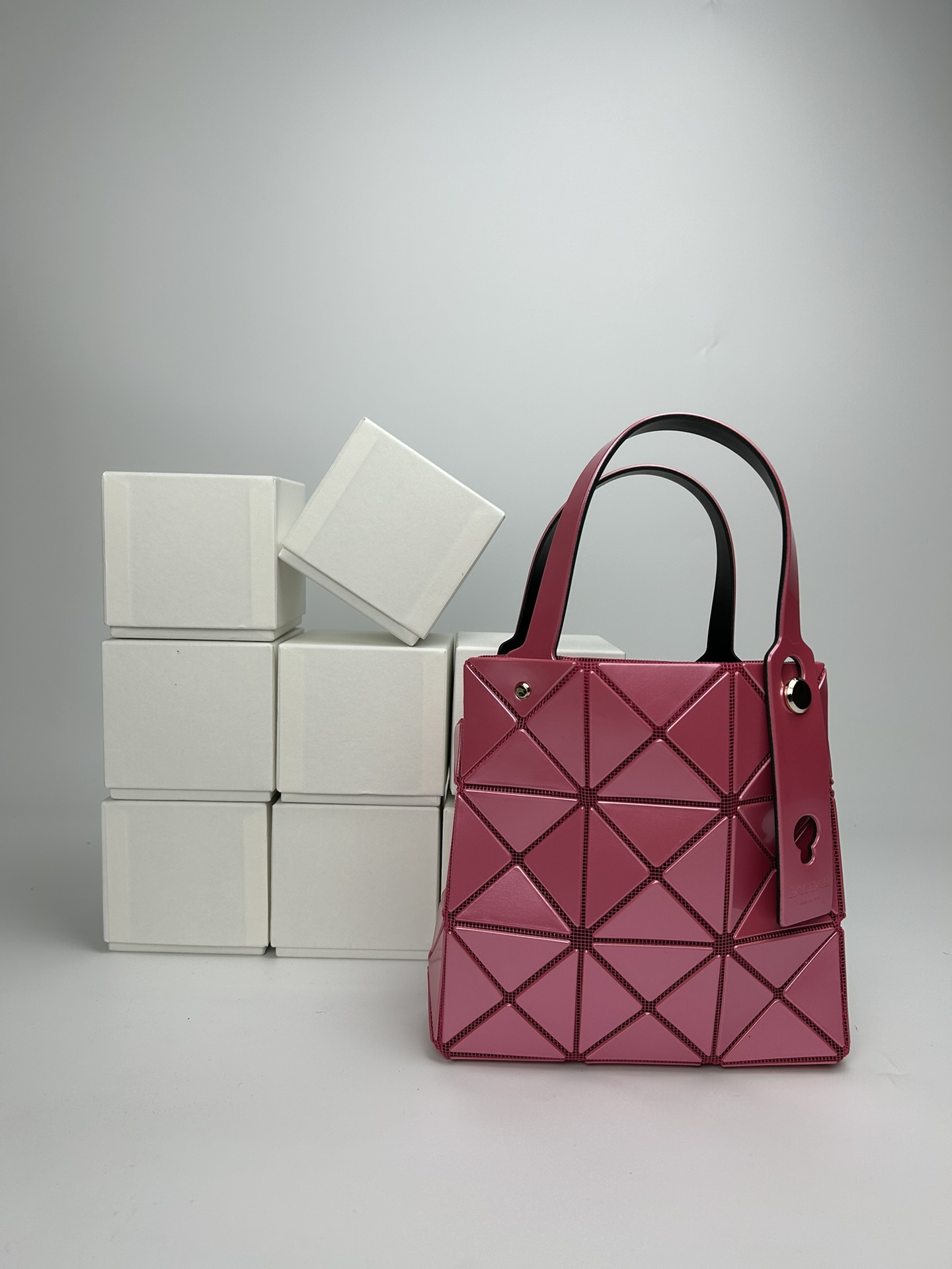 Issey Miyake 全新的三宅一生 CARAT系列