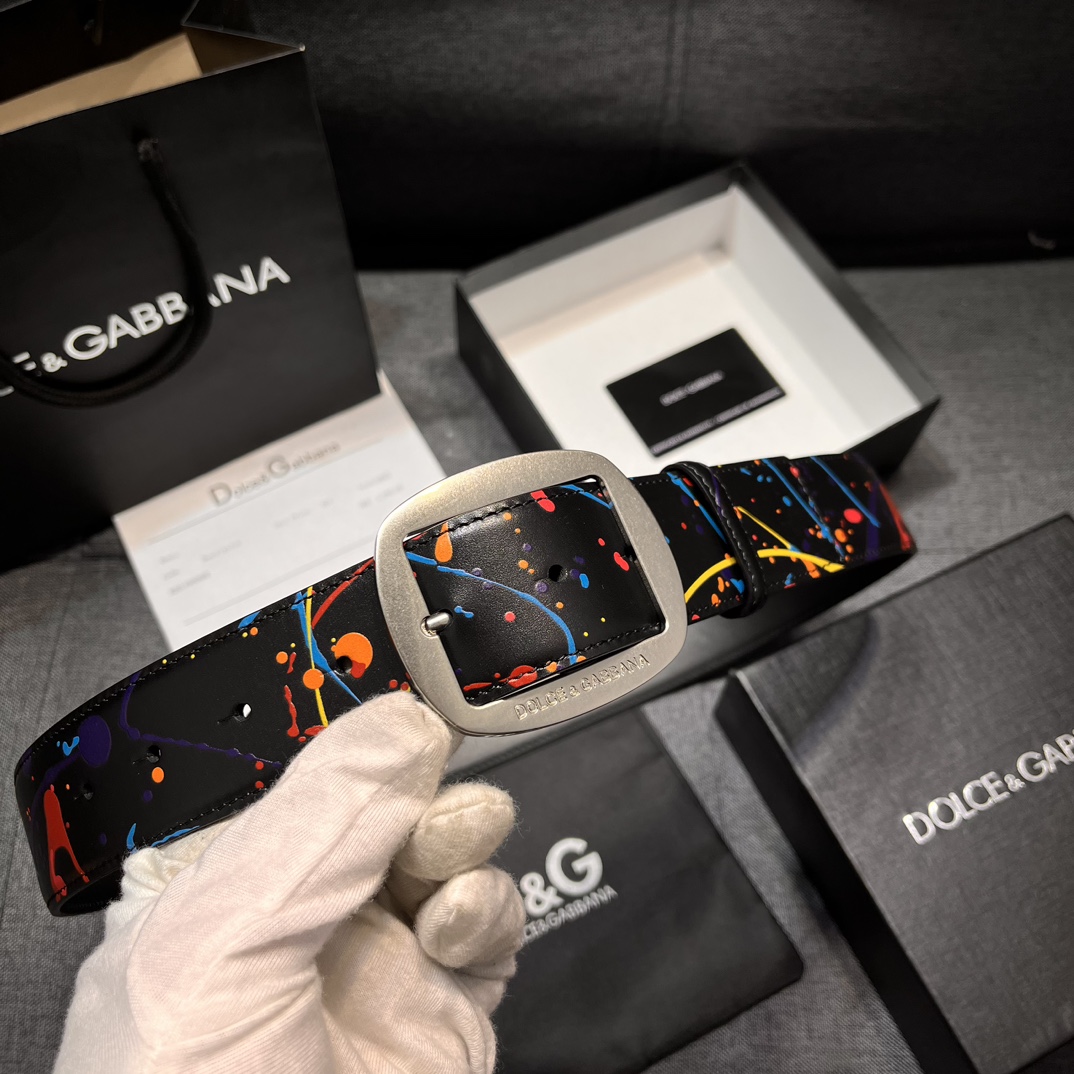   DG。宽.4.0cm  Dolce&Gabbana 新款 Re-Edition 时装秀是一次回归品牌
