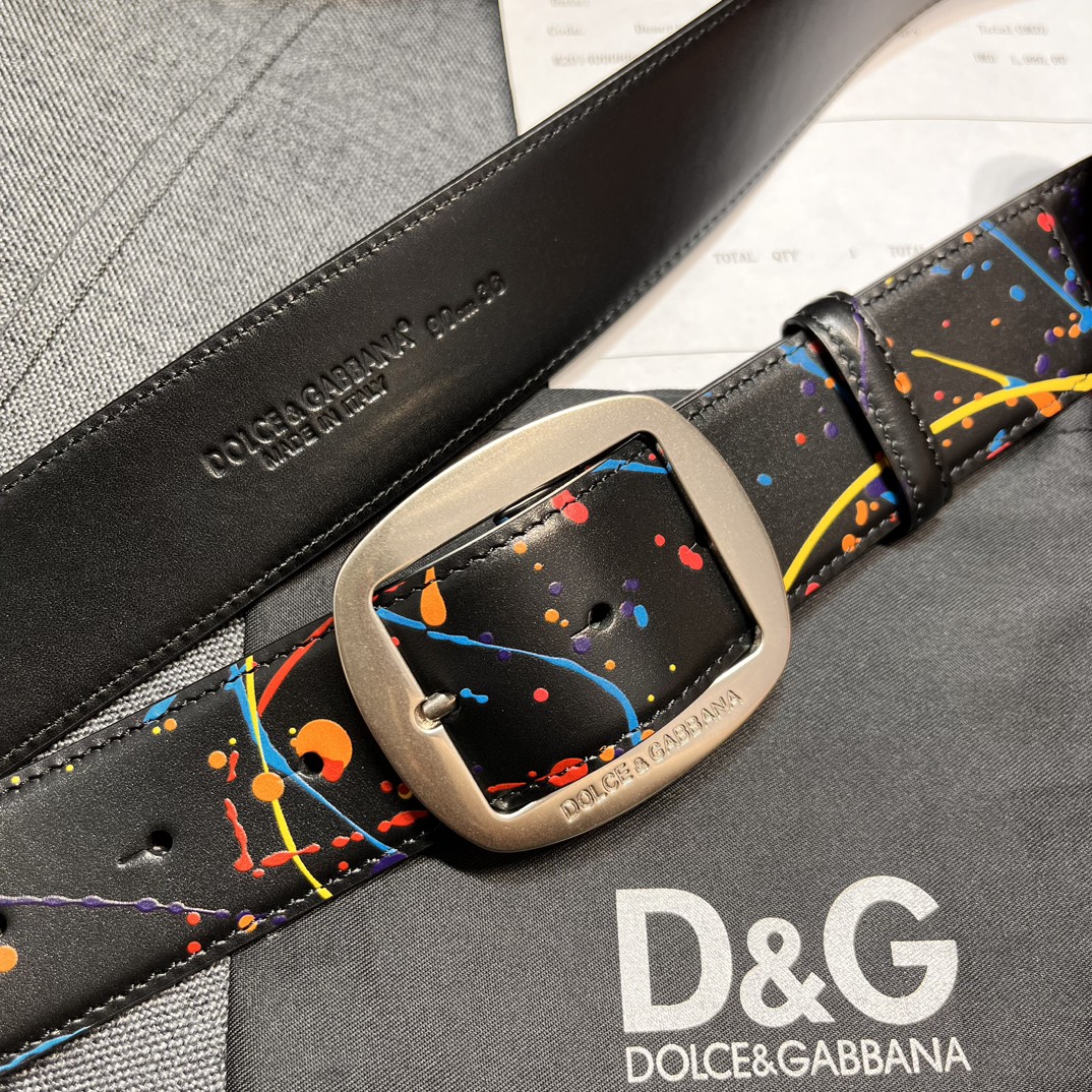   DG。宽.4.0cm  Dolce&Gabbana 新款 Re-Edition 时装秀是一次回归品牌