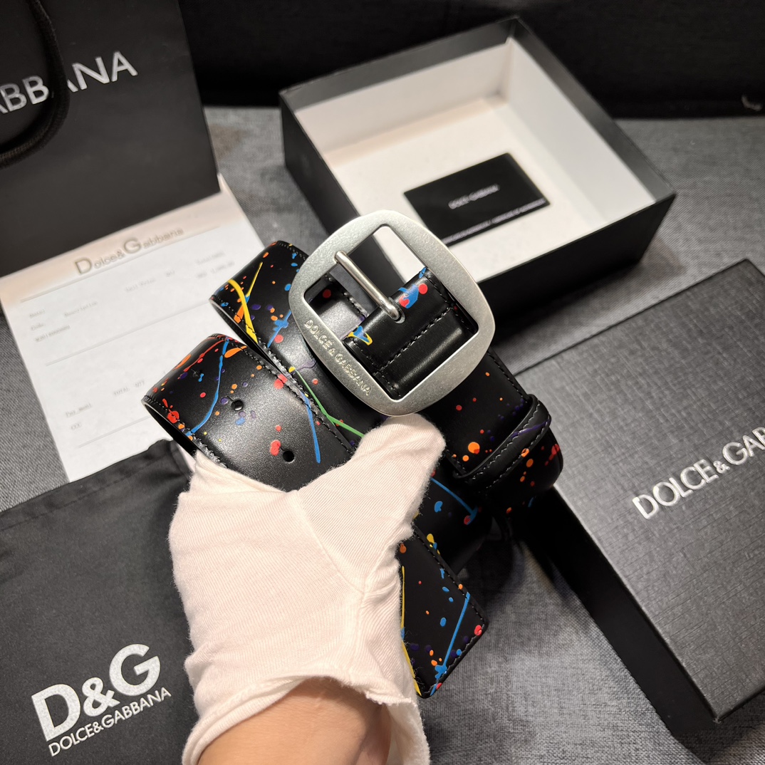   DG。宽.4.0cm  Dolce&Gabbana 新款 Re-Edition 时装秀是一次回归品牌