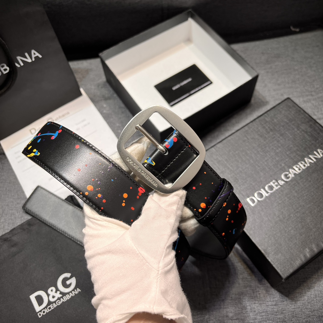   DG。宽.4.0cm  Dolce&Gabbana 新款 Re-Edition 时装秀是一次回归品牌