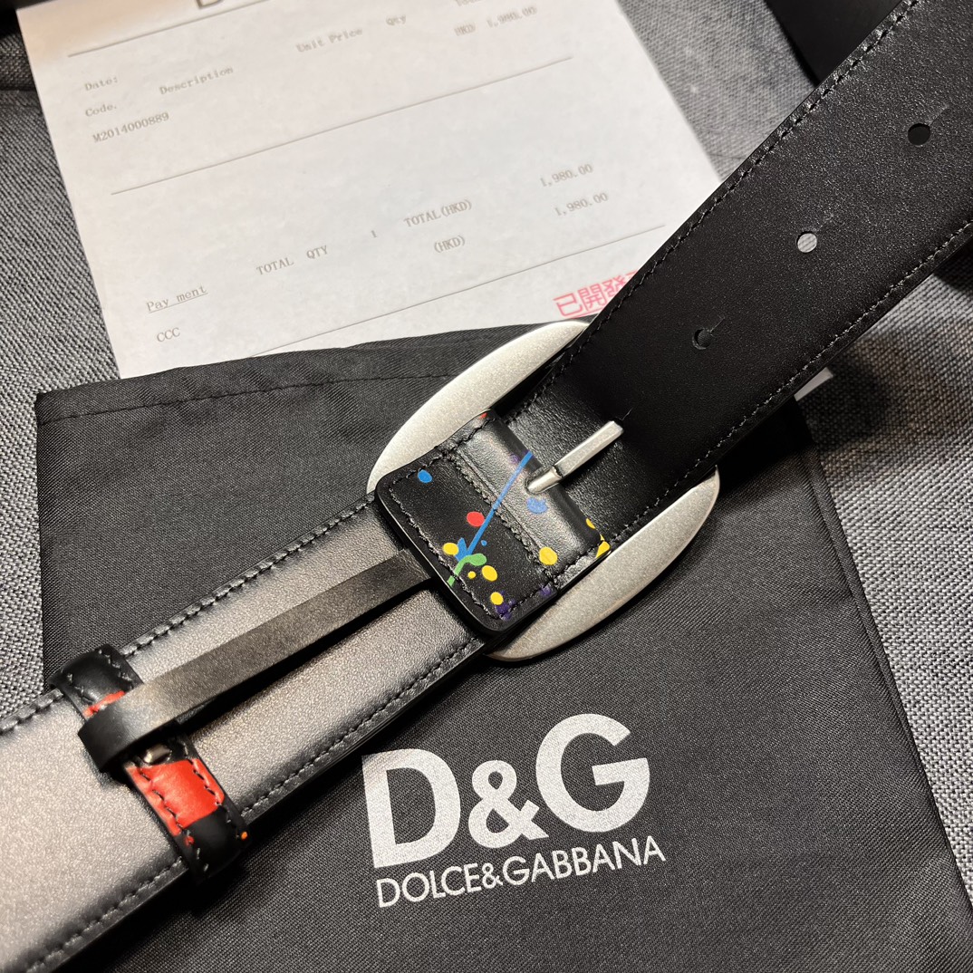   DG。宽.4.0cm  Dolce&Gabbana 新款 Re-Edition 时装秀是一次回归品牌