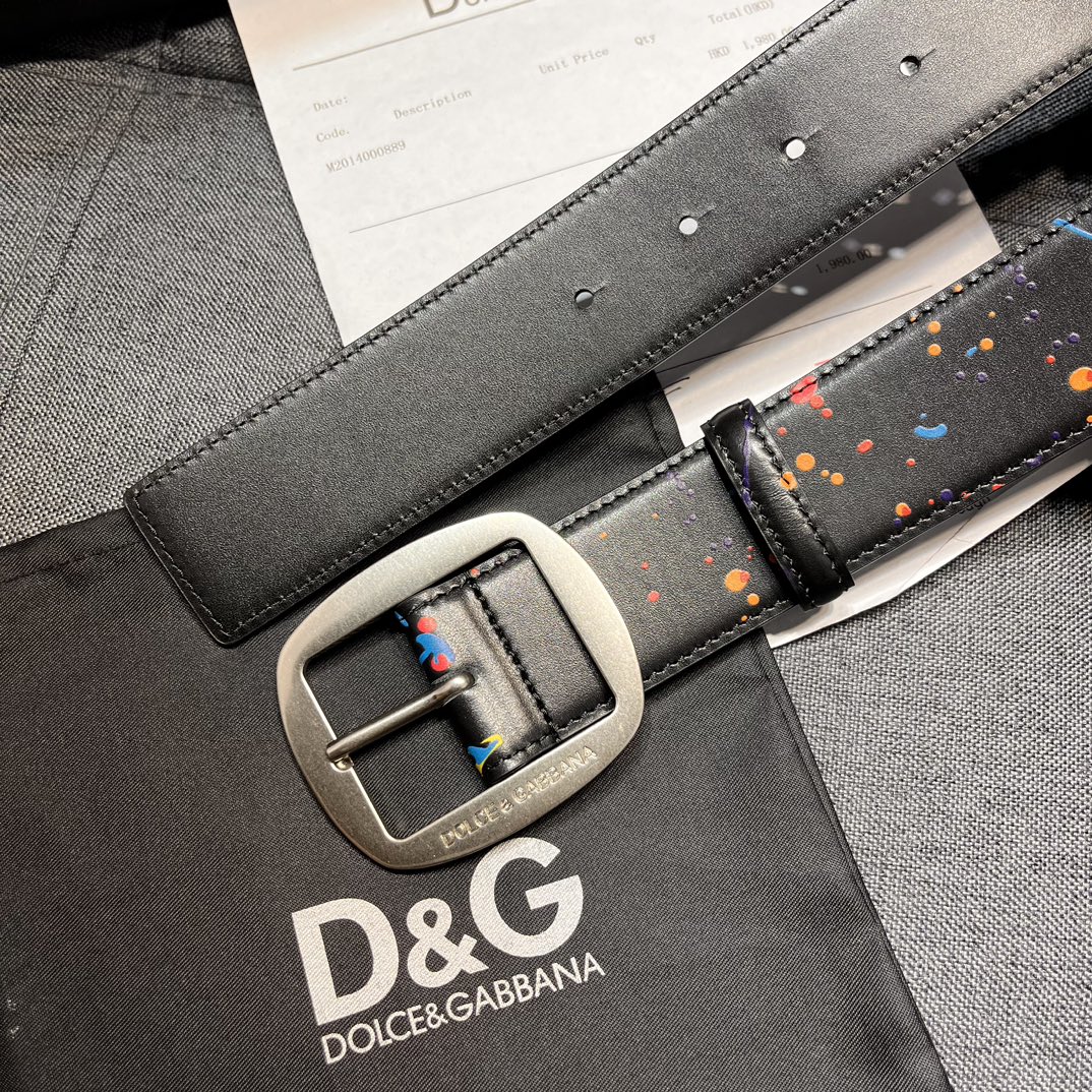   DG。宽.4.0cm  Dolce&Gabbana 新款 Re-Edition 时装秀是一次回归品牌