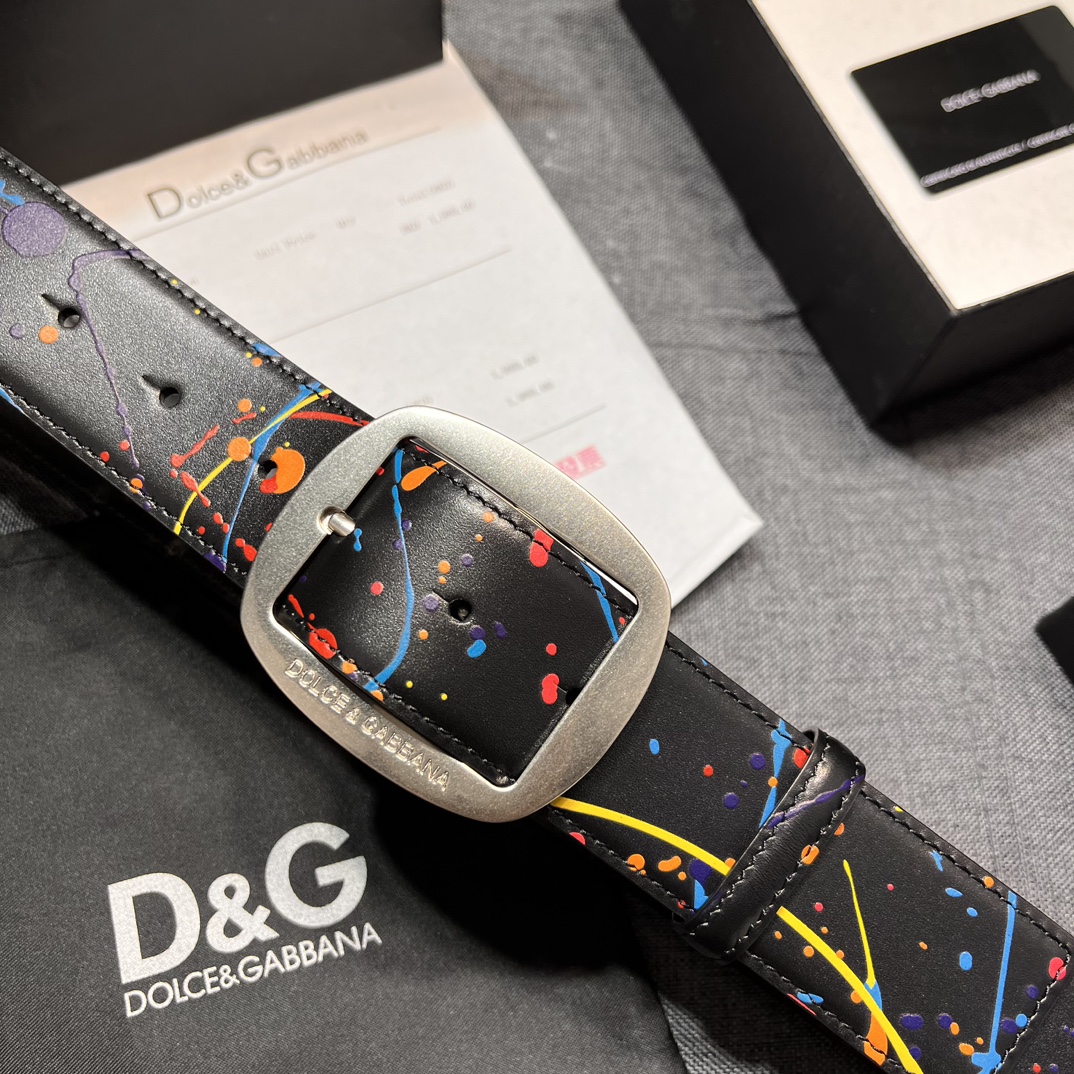   DG。宽.4.0cm  Dolce&Gabbana 新款 Re-Edition 时装秀是一次回归品牌